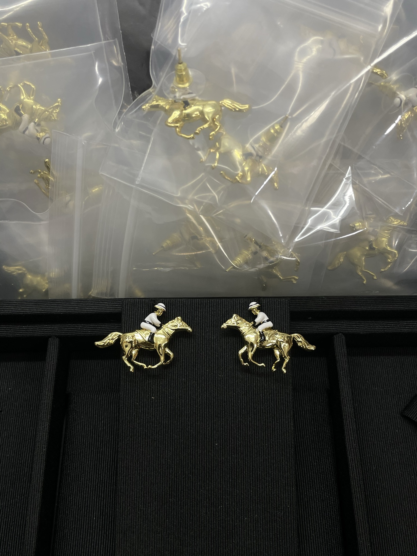 NO:766536,Xiaoxiang new women's riding metal enamel earrings, Chanel earrings, chanel19860909小香新款女士骑马金属珐琅耳钉,香奈儿耳钉,chanel,Jewelry