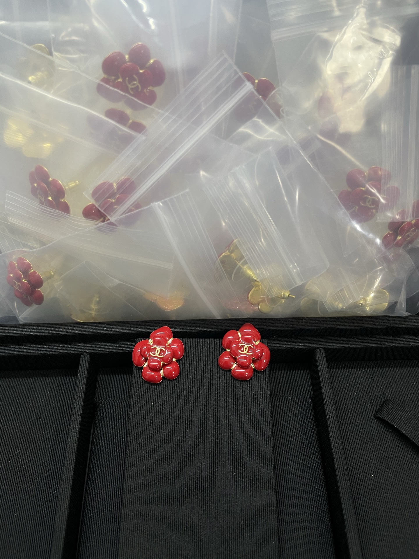 NO:766711,Xiaoxiang's new camellia earrings red white, Chanel earrings, chanel19860909小香新款山茶花耳钉 红色 白色,香奈儿耳钉,chanel,Jewelry
