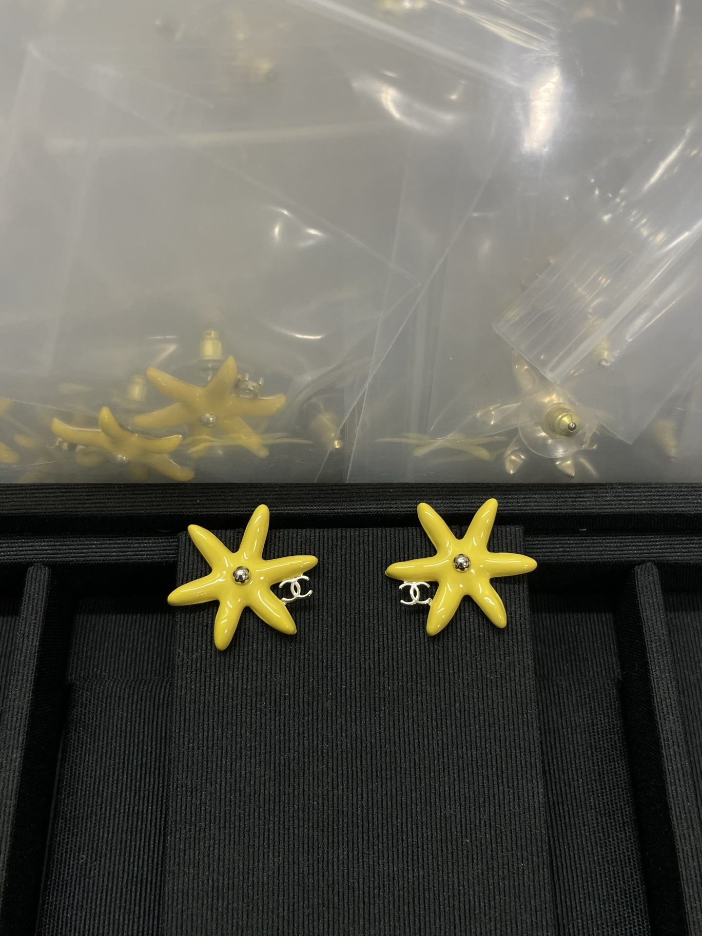 NO:767022,Xiaoxiang's new five-pointed star starfish enamel flower earrings yellow blue, Chanel earrings, chanel19860909小香新款五角星海星珐琅花朵耳钉 黄色 蓝色,香奈儿耳钉,chanel,Jewelry