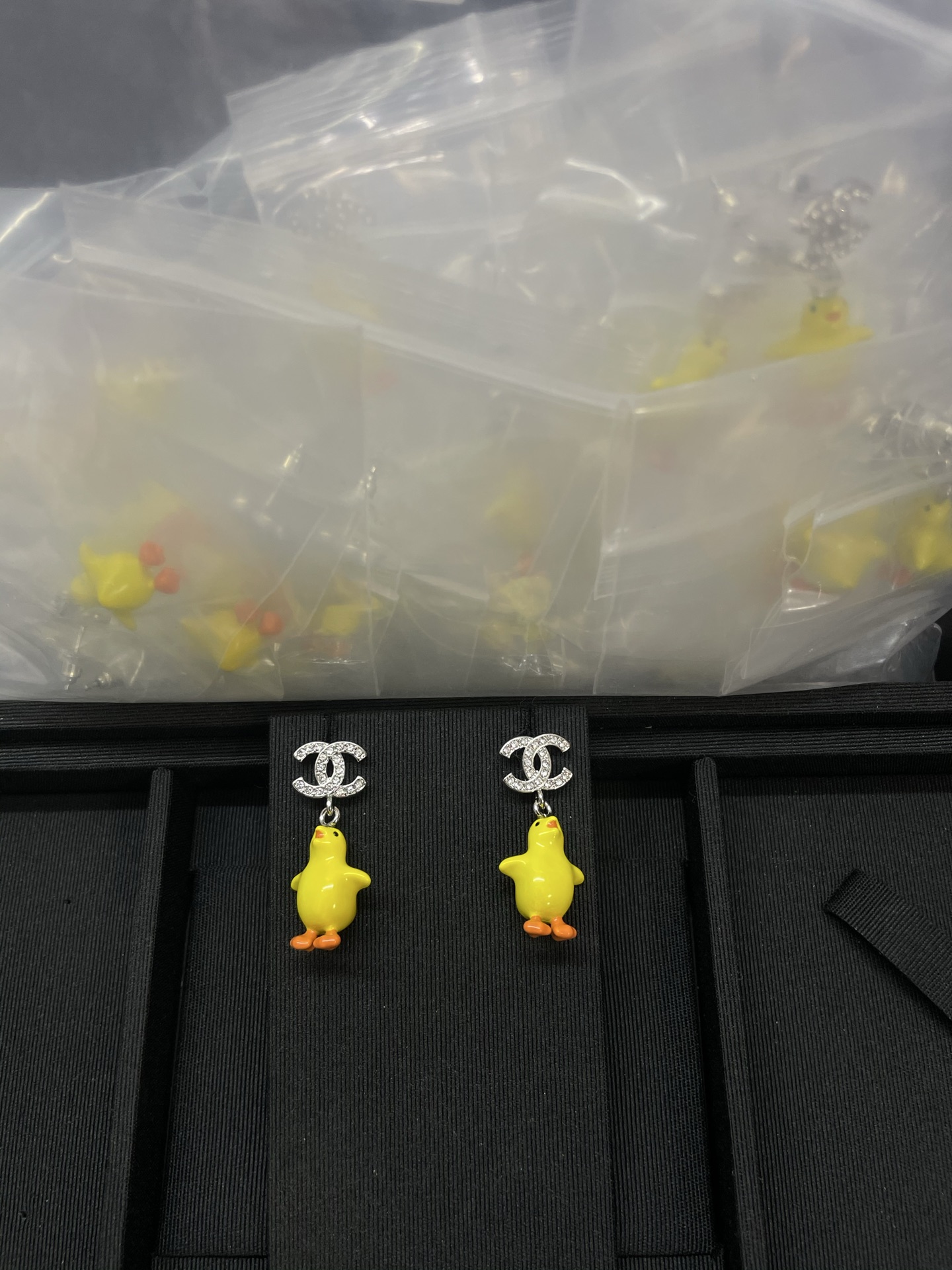 NO:766943,Xiaoxiang's new little yellow chicken earrings are so cute, Chanel earrings, chanel, earrings19860909小香新款小黄鸡耳环 太可爱了,香奈儿耳钉,chanel,earrings,Jewelry