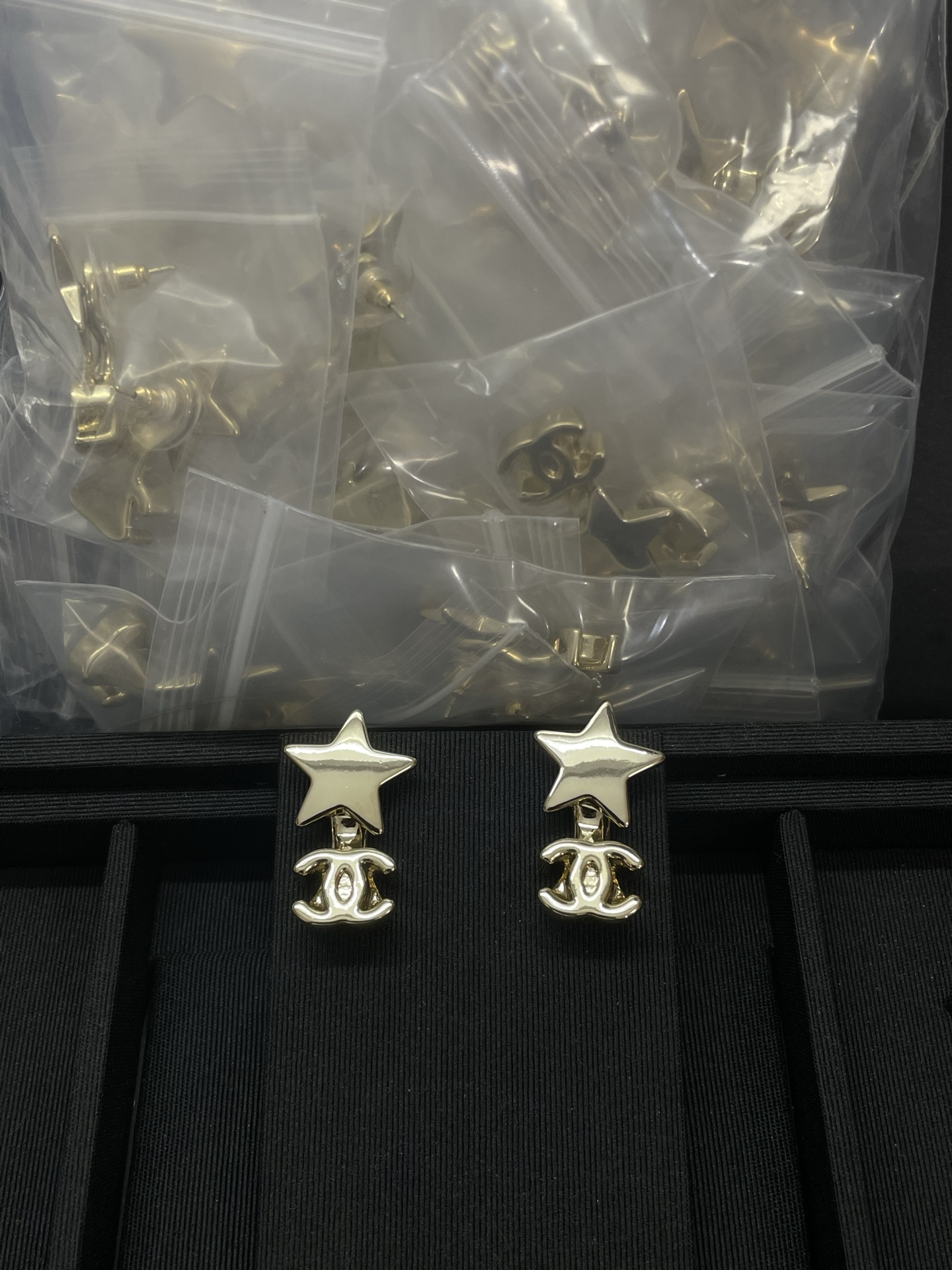 NO:766967,Xiaoxiang's new glossy five-pointed star earrings, removable, two-wear method, gold and silver, Chanel earrings, chanel, earrings19860909小香新款光面五角星耳环 可拆卸 一款两戴法 金色银色,香奈儿耳钉,chanel,earrings,Jewelry