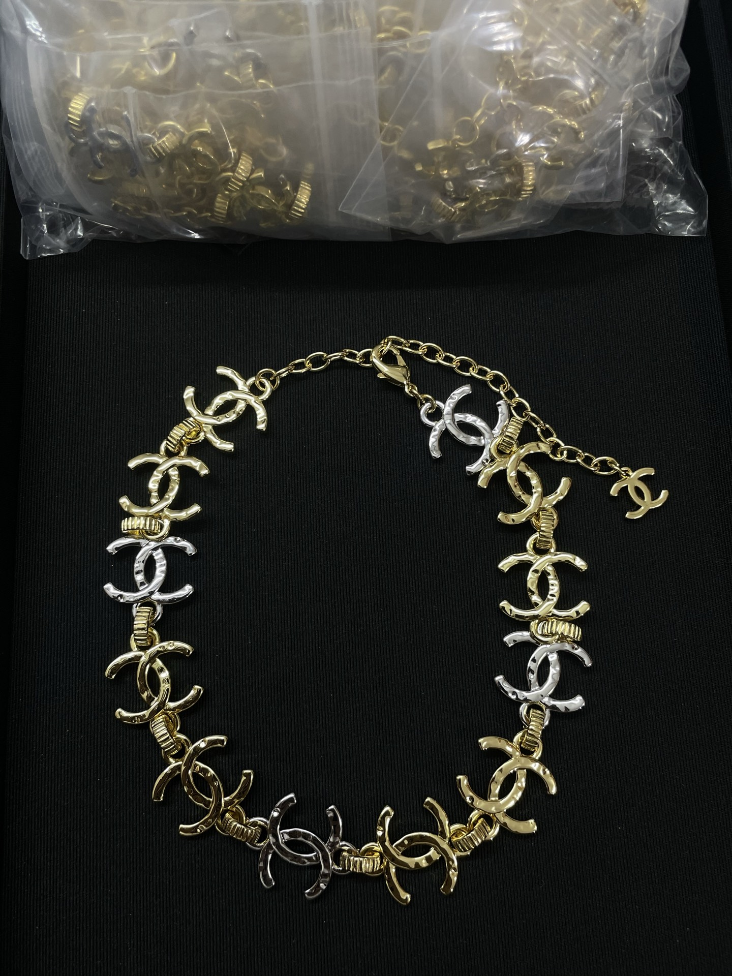NO:767009,Necklace bracelet Xiaoxiang new gold and silver color matching double c necklace bracelet, Chanel necklace Chanel bracelet, chanel, necklace, bracelet19860909项链手链 小香新款金银拼色双c项链手链,香奈儿项链香奈儿手链,chanel,necklace,bracelet,Jewelry