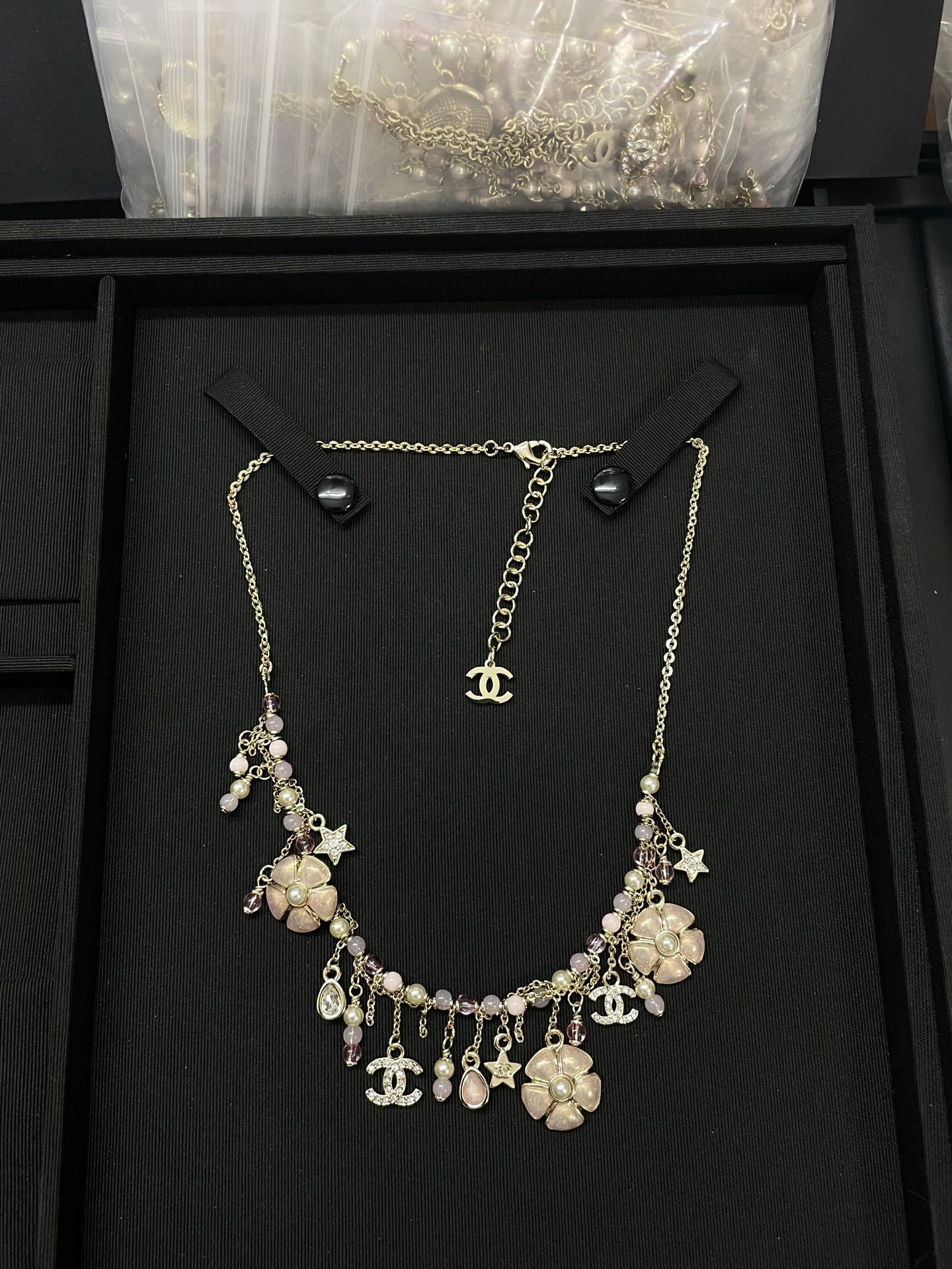 NO:766999,Xiaoxiang's new pink enamel camellia tassel pearl necklace, Chanel necklace, chanel,necklace19860909小香新款粉色珐琅山茶花流苏珍珠项链,香奈儿项链,chanel,necklace,Jewelry
