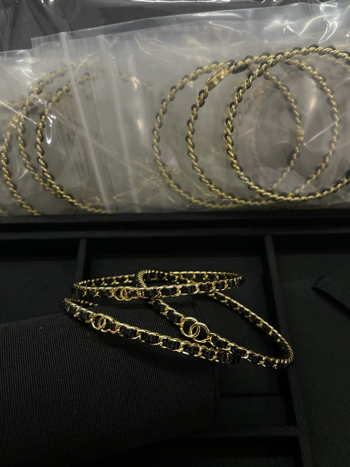 CHANEL Bracelet Doré Noir Passant dans le cuir 3 en 1