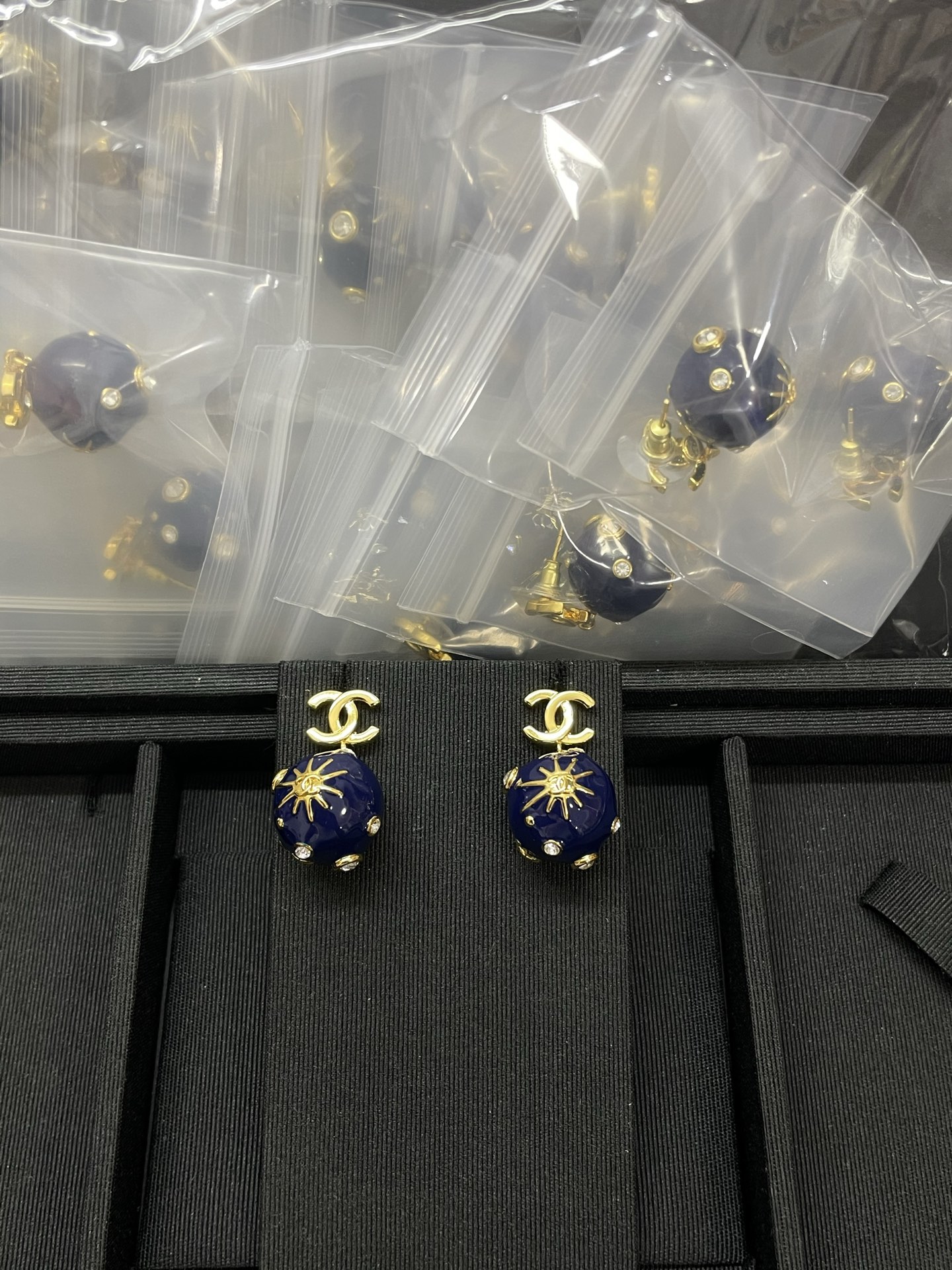 NO:817124,Xiaoxiang's new dark blue planet universe style double c earrings, Chanel earrings, chanel, earrings19860909小香新款深蓝色星球宇宙造型双c耳环,香奈儿耳钉,chanel,earrings,Jewelry