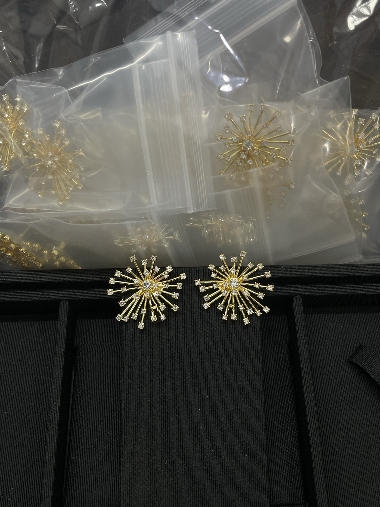 NO:816922,Xiaoxiang's new full diamond sparkling fireworks earrings, Chanel earrings, chanel, earrings19860909小香新款满钻璀璨烟花耳环耳钉,香奈儿耳钉,chanel,earrings,Jewelry