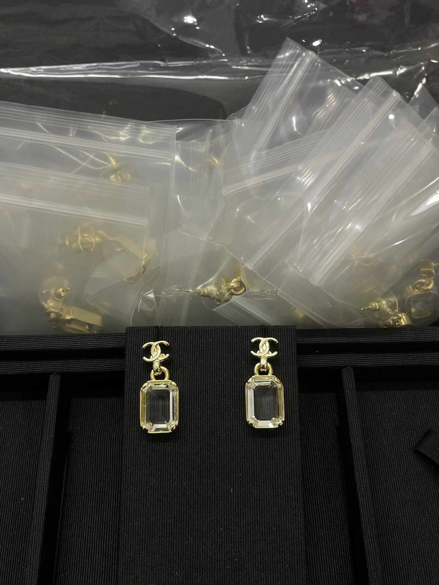 NO:816916,Xiaoxiang's new geometric transparent rhinestone double c earrings, Chanel earrings, chanel, earrings19860909小香新款几何透明水钻双c耳环,香奈儿耳钉,chanel,earrings,Jewelry