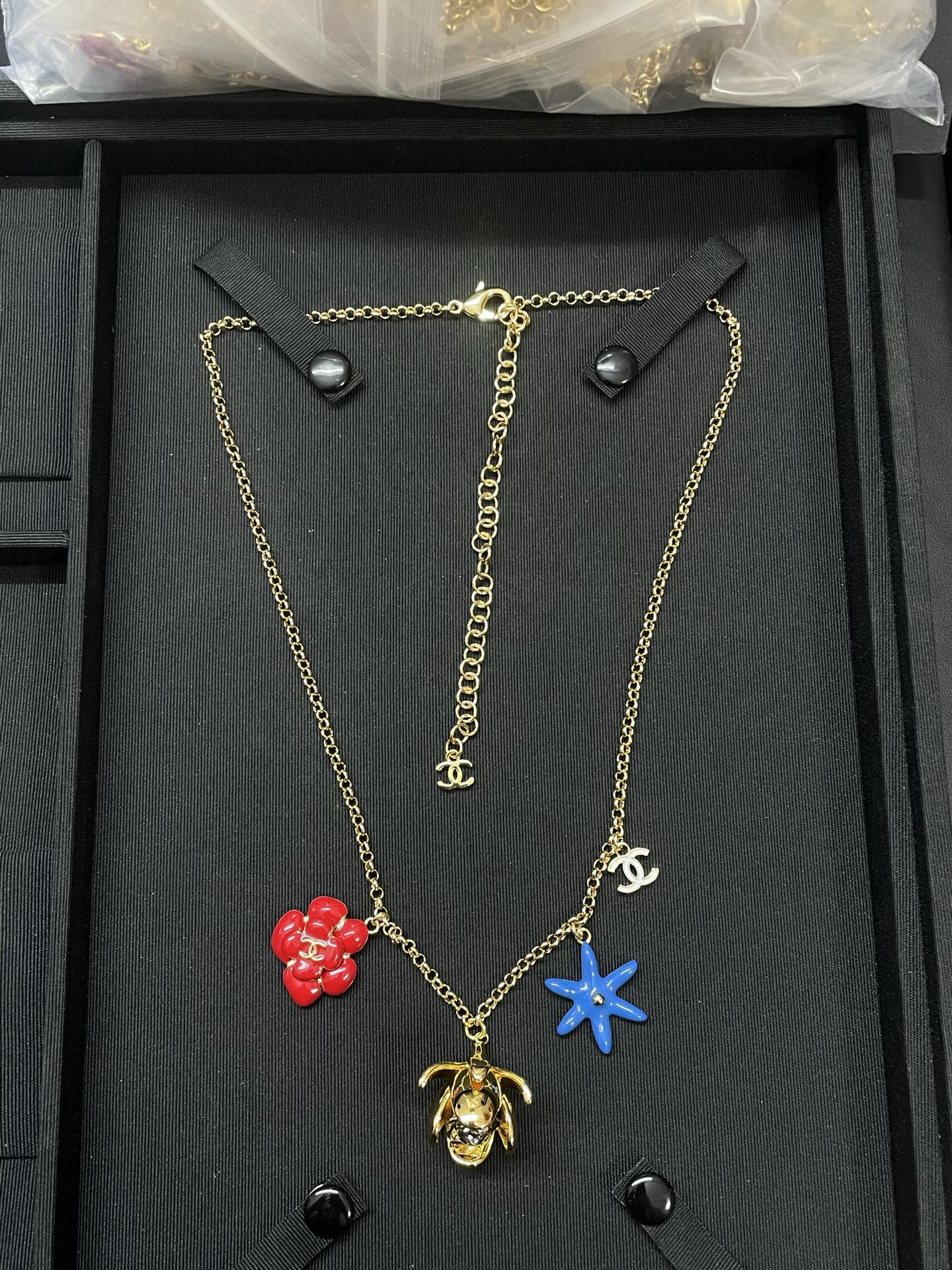 CHANEL Collier Émail Fleur Camélia Multi-éléments