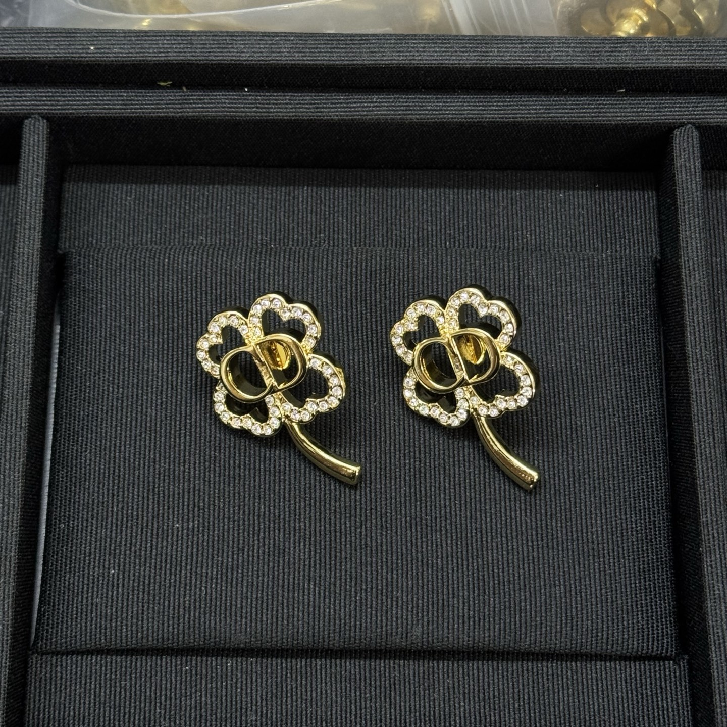 NO:816960,Dior's new four-leaf clover full diamond CD earrings, Dior earrings, dior, dior19860909迪奥新款四叶草满钻CD耳钉,Dior耳钉,dior,dior,Jewelry