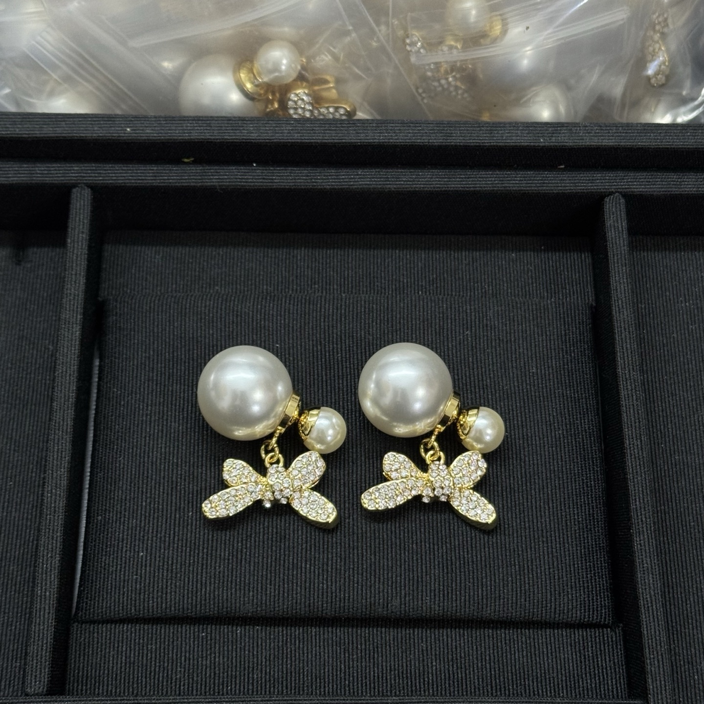 NO:816976,Dior new bow full diamond pearl earrings, Dior earrings, dior, dior, earrings19860909迪奥新款蝴蝶结满钻珍珠耳环,Dior耳钉,dior,dior,earrings,Jewelry