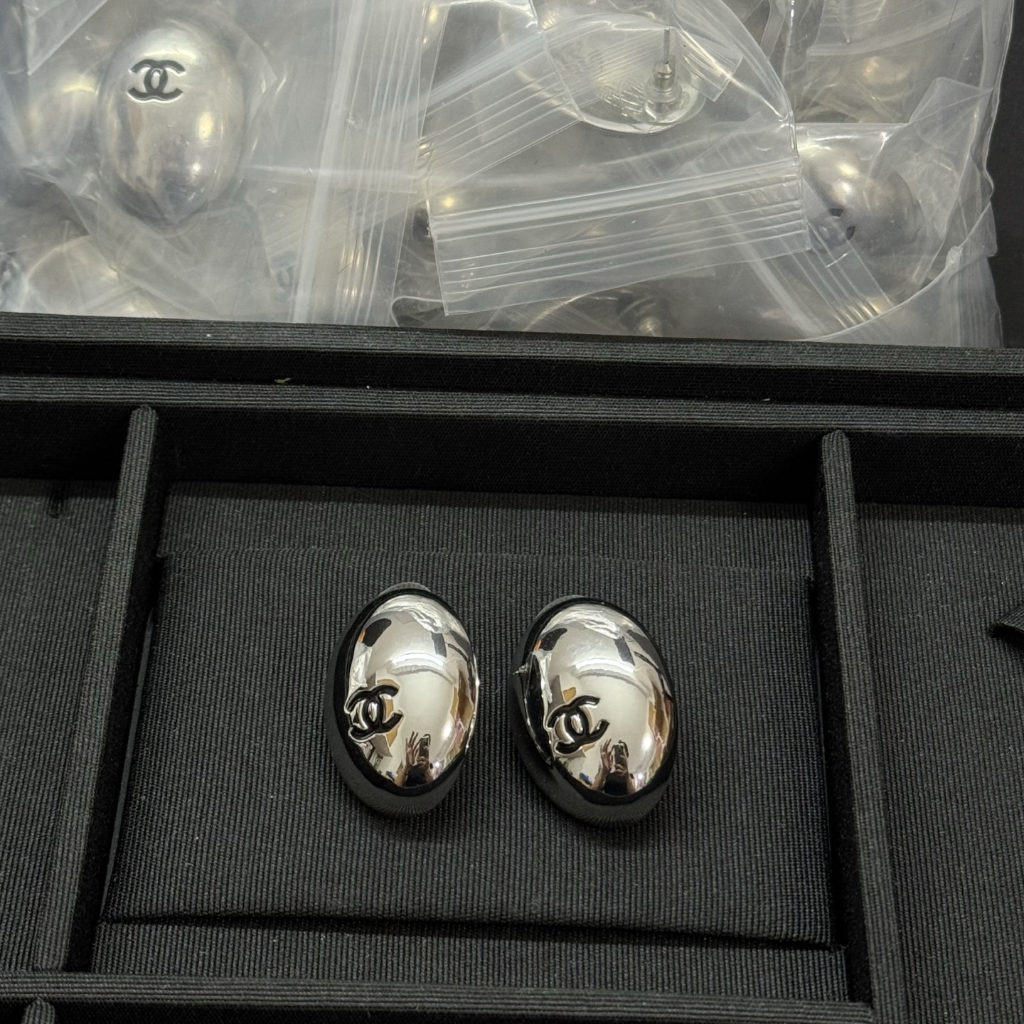 NO:816991,Xiaoxiang's new oval pigeon egg glossy double C large earrings gold silver, Chanel earrings, chanel, earrings19860909小香新款椭圆形鸽子蛋光面双c大耳环 金色 银色,香奈儿耳钉,chanel,earrings,Jewelry