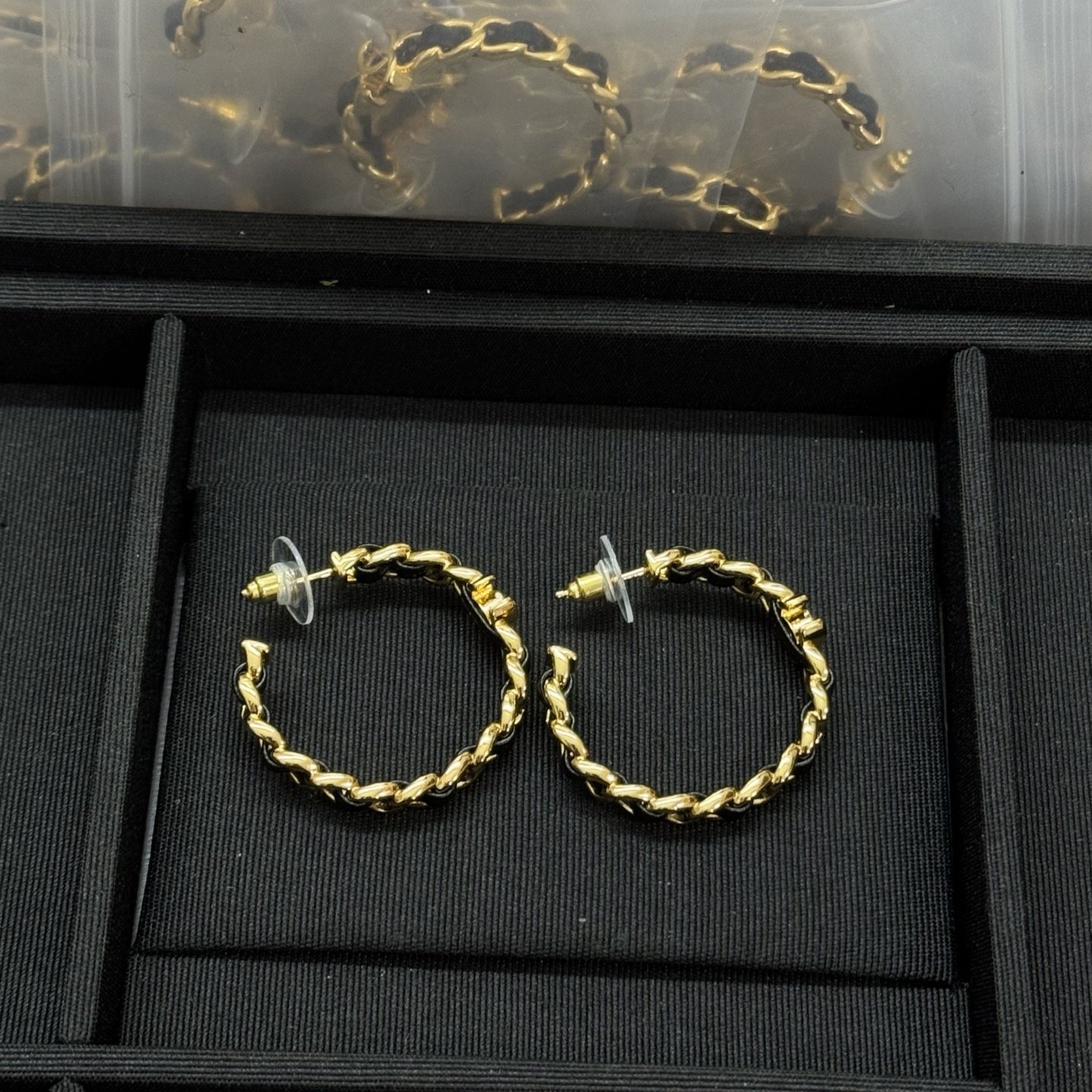 NO:816998,Xiaoxiang's new leather glossy double c earrings, Chanel earrings, chanel, earrings19860909小香新款穿皮光面双c耳圈耳环,香奈儿耳钉,chanel,earrings,Jewelry