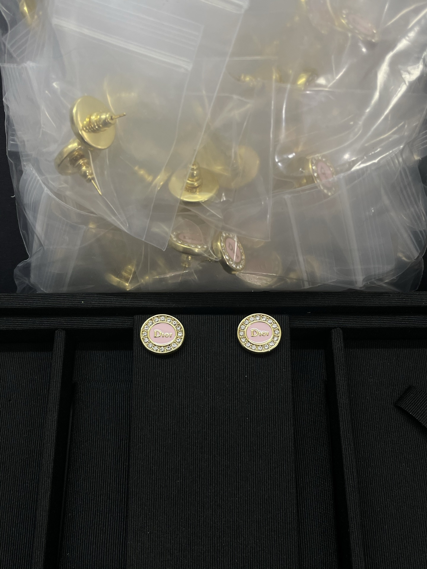 NO:857746,Dior's new oval full diamond pink enamel letter earrings, Dior earrings, dior, dior19860909迪奥新款椭圆形满钻粉色珐琅字母耳钉,Dior耳钉,dior,dior,Jewelry