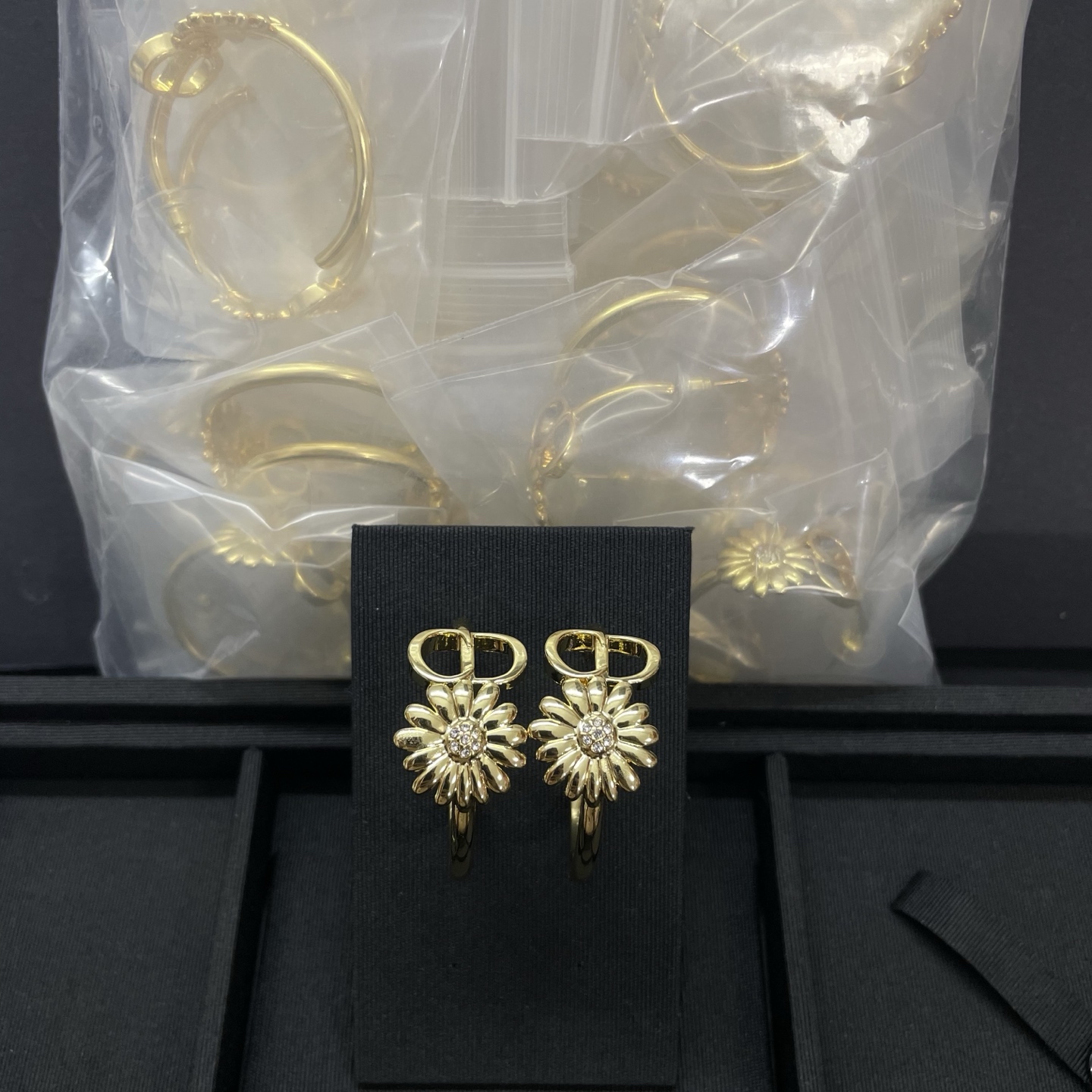 NO:857955,Dior new cd flower earrings, Dior earrings, dior, dior19860909迪奥新款cd花朵耳圈,Dior耳钉,dior,dior,Jewelry