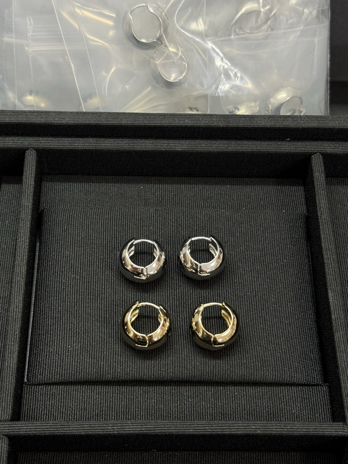 NO:895993,Xiaoxiang's new glossy half-circle ear clip gold silver, Chanel earrings, chanel19860909小香新款光面半圈耳夹 金色 银色,香奈儿耳钉,chanel,Jewelry