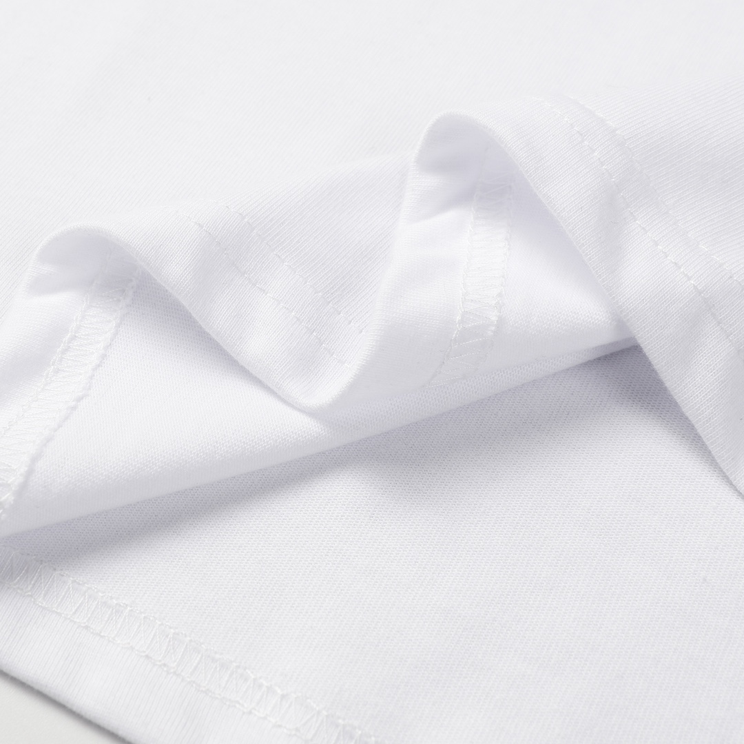 P53  DENIM TEARS
木棉花夏季新款短袖
颜色：黑 白
码数：S M L XL