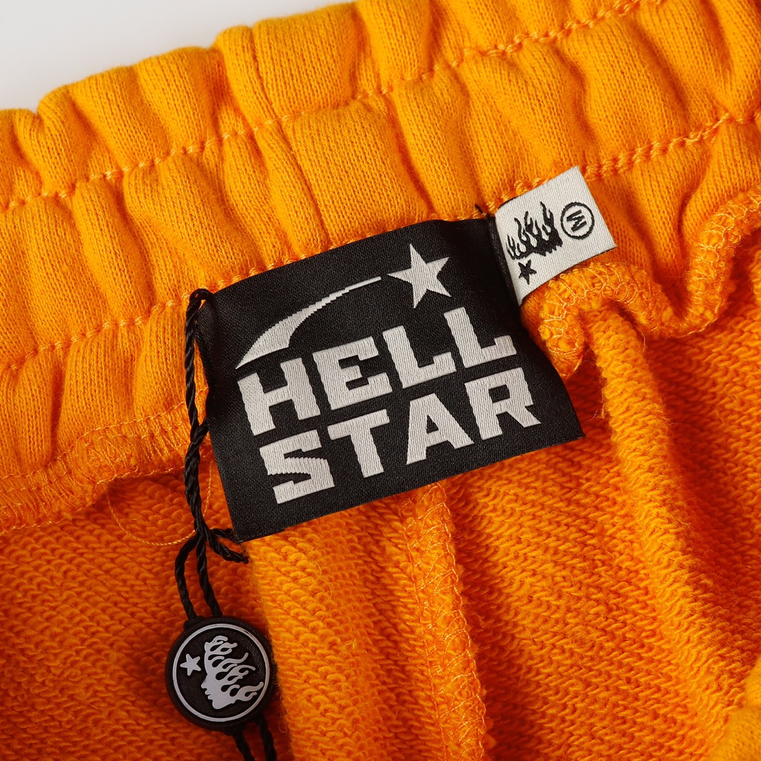 上衣P105 裤子P95 一套200
Hellstar 地狱之星美式系列潮 卫衣带帽子 长裤子工艺字母绘图一套装
颜色：洗黄色
码数：S M L XL