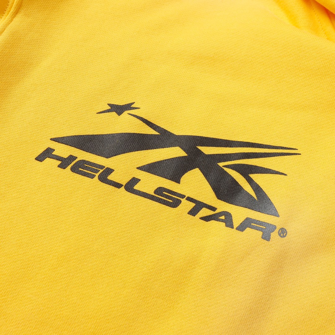 上衣P133 裤子P95 一套P228
  Hellstar 地狱之星
美式系列潮 外套带帽子 长裤子工艺字母绘图一套装
颜色：洗金黄色
码数：S M L XL
