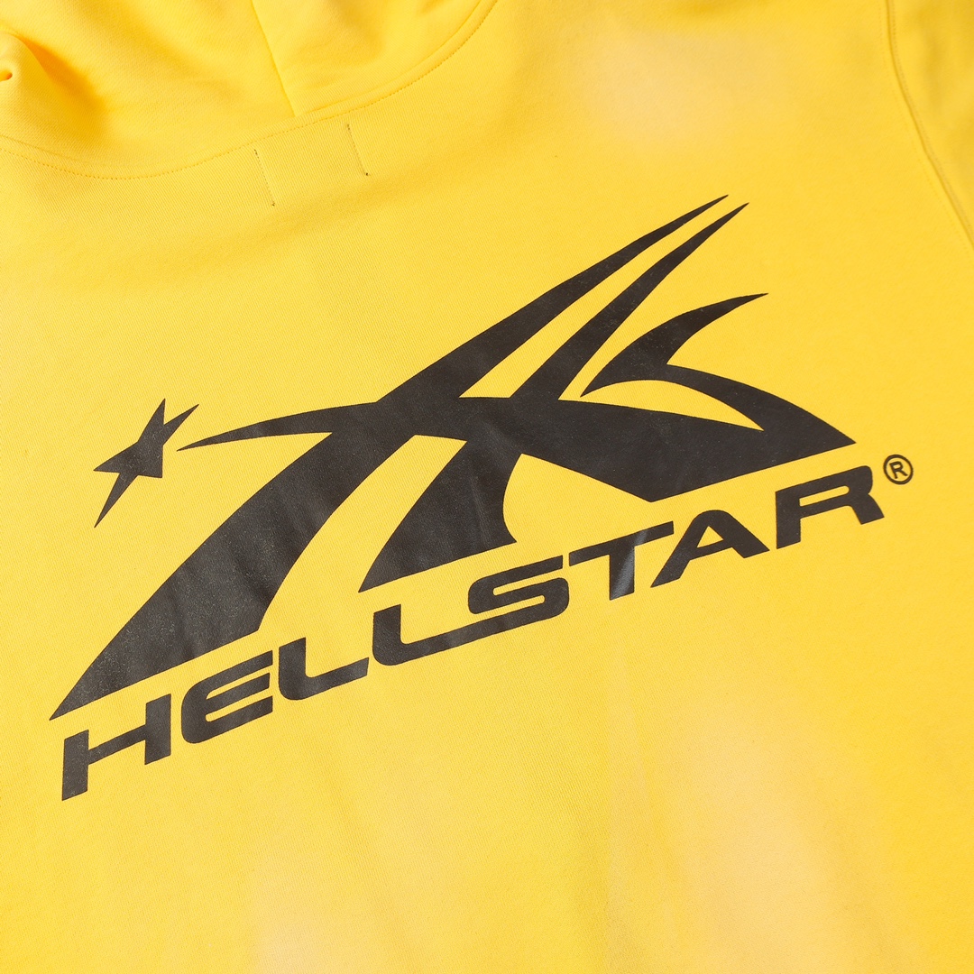 上衣P133 裤子P95 一套P228
  Hellstar 地狱之星
美式系列潮 外套带帽子 长裤子工艺字母绘图一套装
颜色：洗金黄色
码数：S M L XL