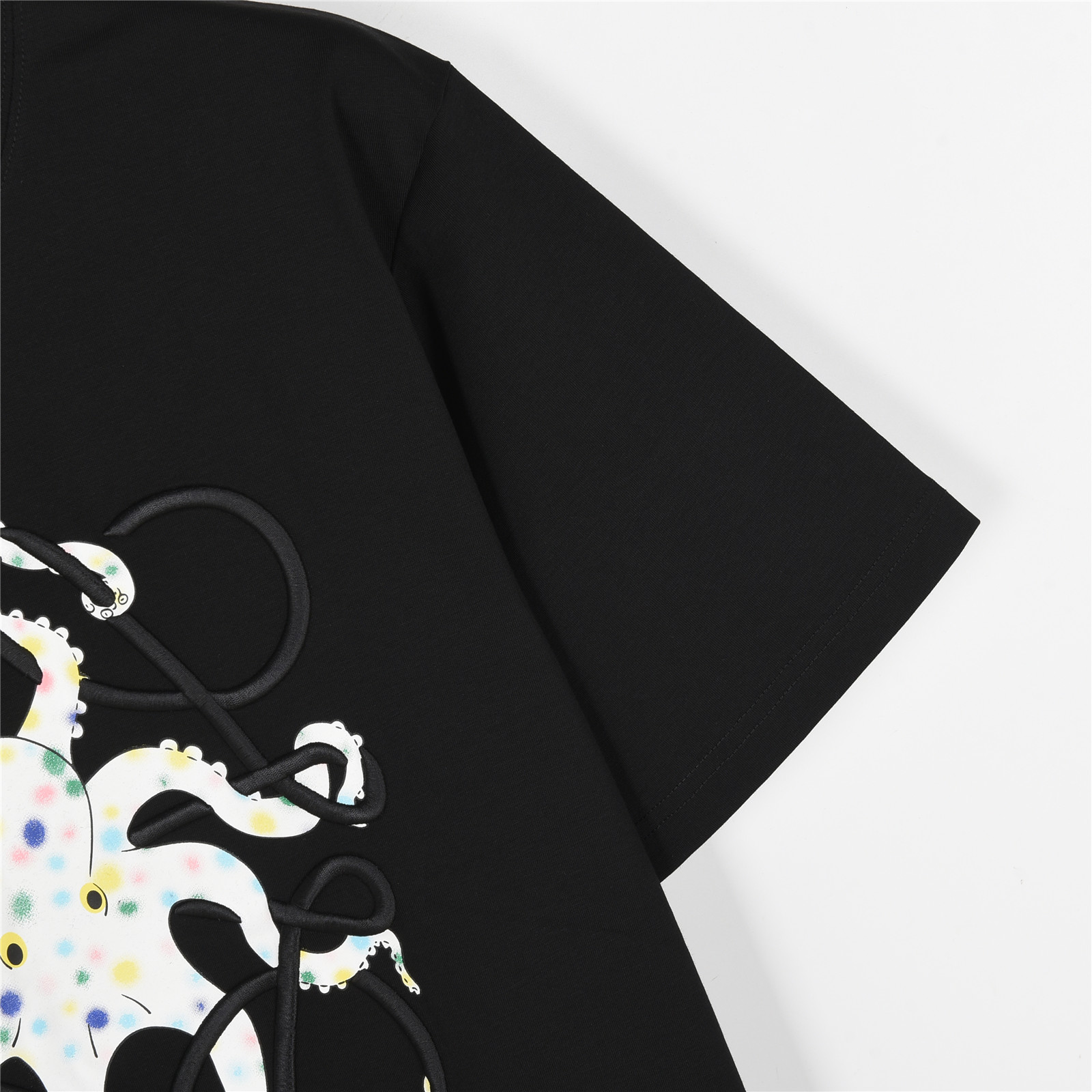 Loewe/罗意威 25ss 章鱼印花和Anagram 刺绣短袖T恤 T 恤为 LOEWE x Suna Fujita