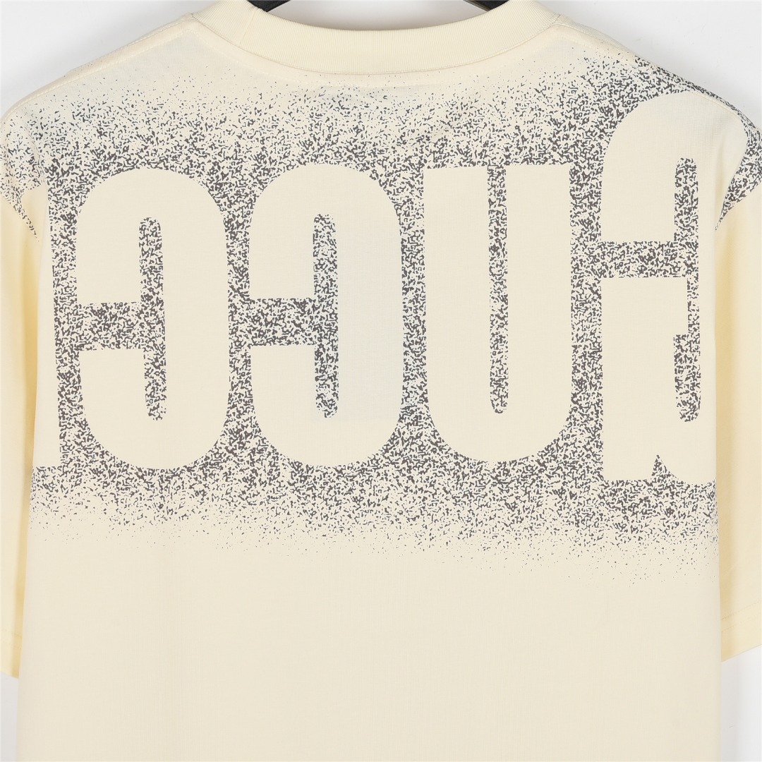 Gucci/古驰 25ss 喷绘大logo短袖T恤 黑色 杏色-Top High Quatity Cheap Sneakers Fashion Clothing Clothes Bags handbags Shoes of all Brand wholesale With The best Quality And Beautiful Price from China Factory Chinese suppliers wholesaler seller Gucci/古驰 25ss 喷绘大logo短袖T恤 黑色 杏色