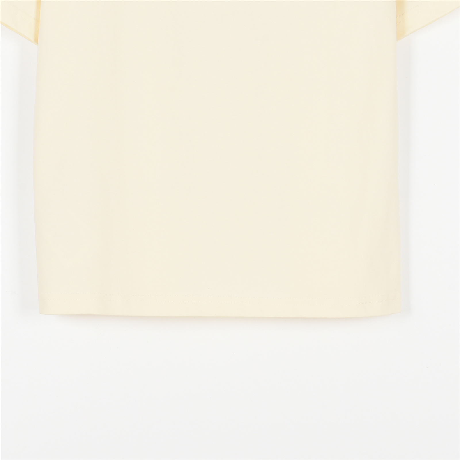 Gucci/古驰 25ss 喷绘大logo短袖T恤 黑色 杏色-Top High Quatity Cheap Sneakers Fashion Clothing Clothes Bags handbags Shoes of all Brand wholesale With The best Quality And Beautiful Price from China Factory Chinese suppliers wholesaler seller Gucci/古驰 25ss 喷绘大logo短袖T恤 黑色 杏色