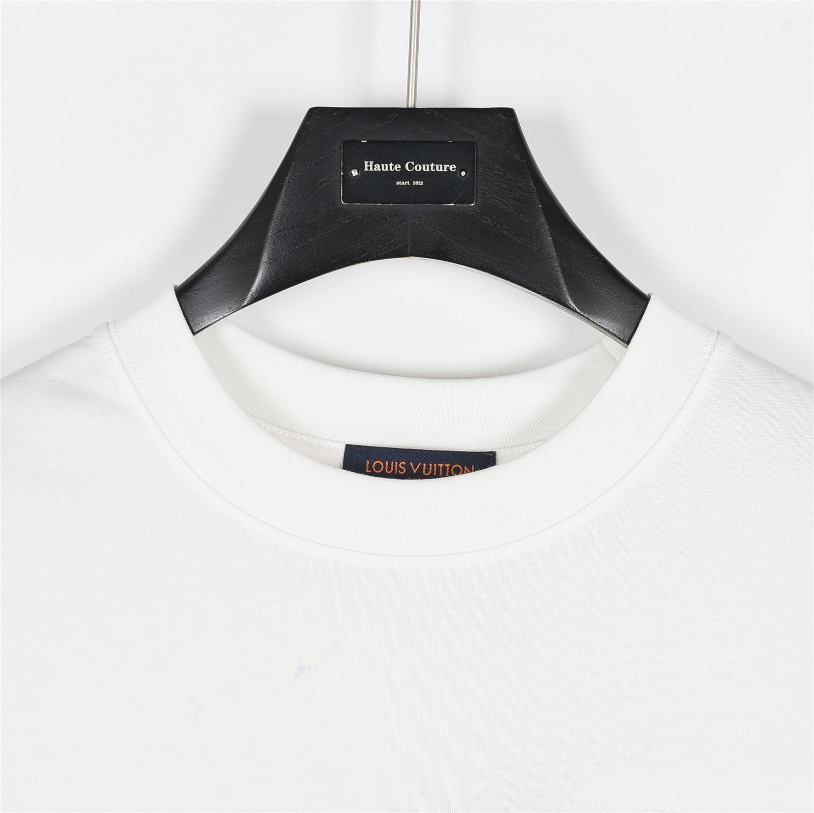 Louis Vuitton/路易威登 25ss 暗纹大logo榻榻米刺绣短袖T恤 黑色 白色-Chinese UA Cheap High Quatity Brand Clothes Bags handbags Sneakers wholesale wholesaler seller from China Factory suppliers Fashion Clothing Shoes best Quality Beautiful Price Louis Vuitton/路易威登 25ss 暗纹大logo榻榻米刺绣短袖T恤 黑色 白色