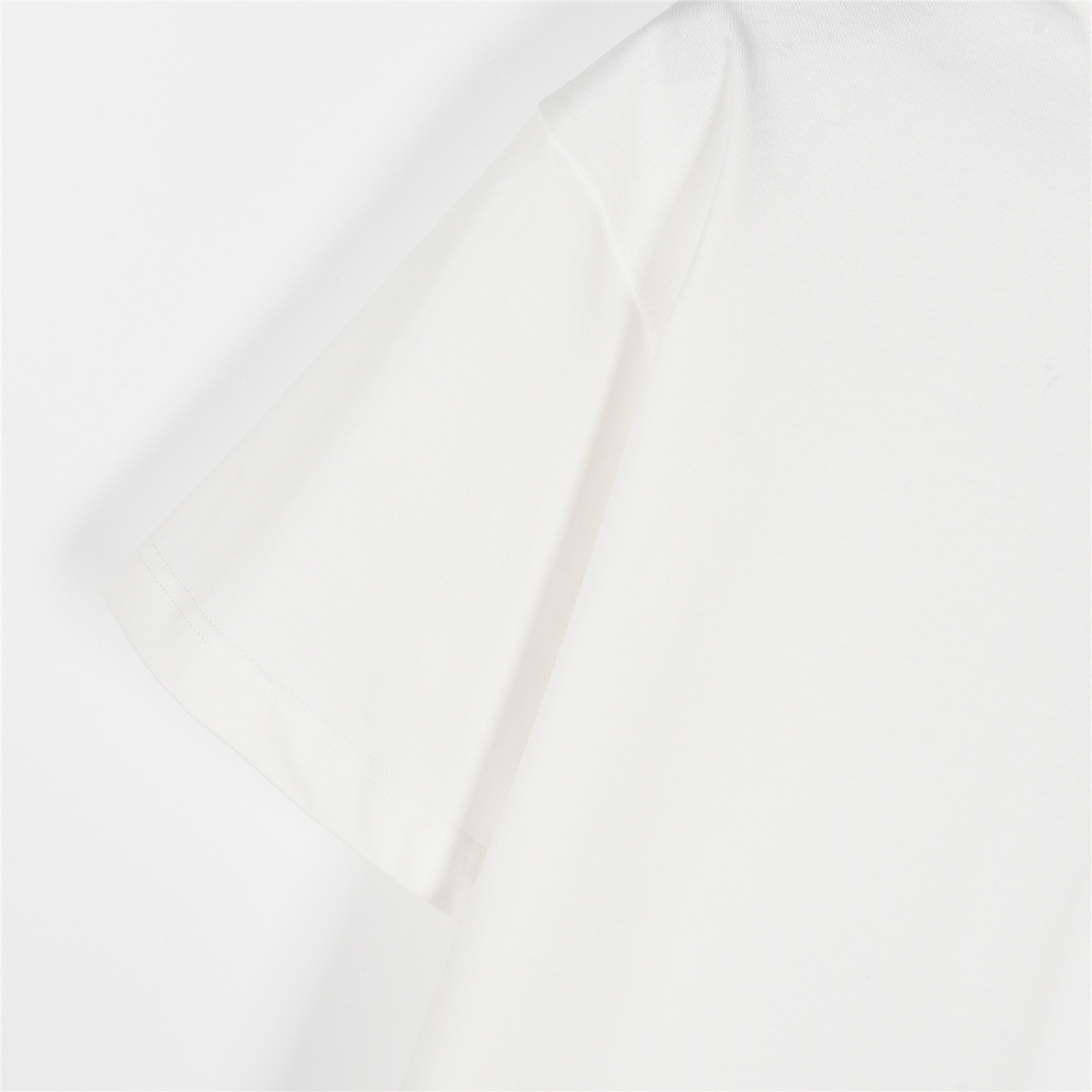 Louis Vuitton/路易威登 25ss 暗纹大logo榻榻米刺绣短袖T恤 黑色 白色-Chinese UA Cheap High Quatity Brand Clothes Bags handbags Sneakers wholesale wholesaler seller from China Factory suppliers Fashion Clothing Shoes best Quality Beautiful Price Louis Vuitton/路易威登 25ss 暗纹大logo榻榻米刺绣短袖T恤 黑色 白色