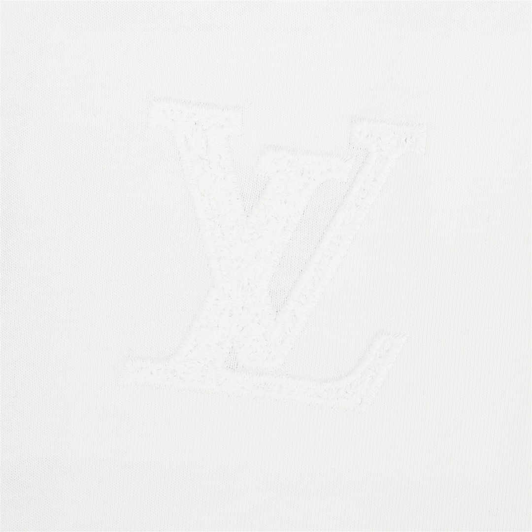 Louis Vuitton/路易威登 25ss 暗纹大logo榻榻米刺绣短袖T恤 黑色 白色-Chinese UA Cheap High Quatity Brand Clothes Bags handbags Sneakers wholesale wholesaler seller from China Factory suppliers Fashion Clothing Shoes best Quality Beautiful Price Louis Vuitton/路易威登 25ss 暗纹大logo榻榻米刺绣短袖T恤 黑色 白色