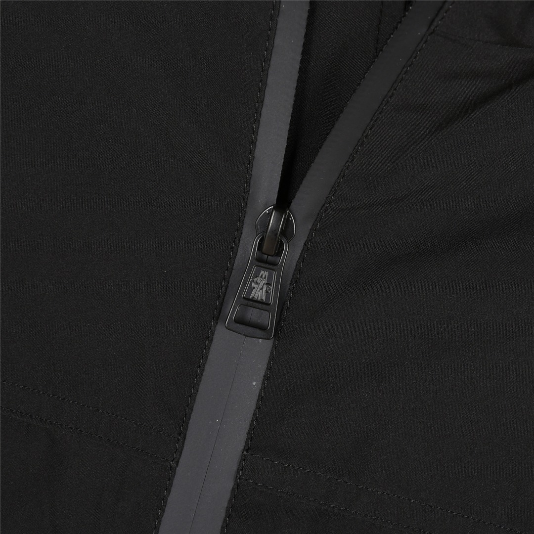 Moncler/蒙口 25ss 小标刺绣拉链连帽夹克外套 黑色
