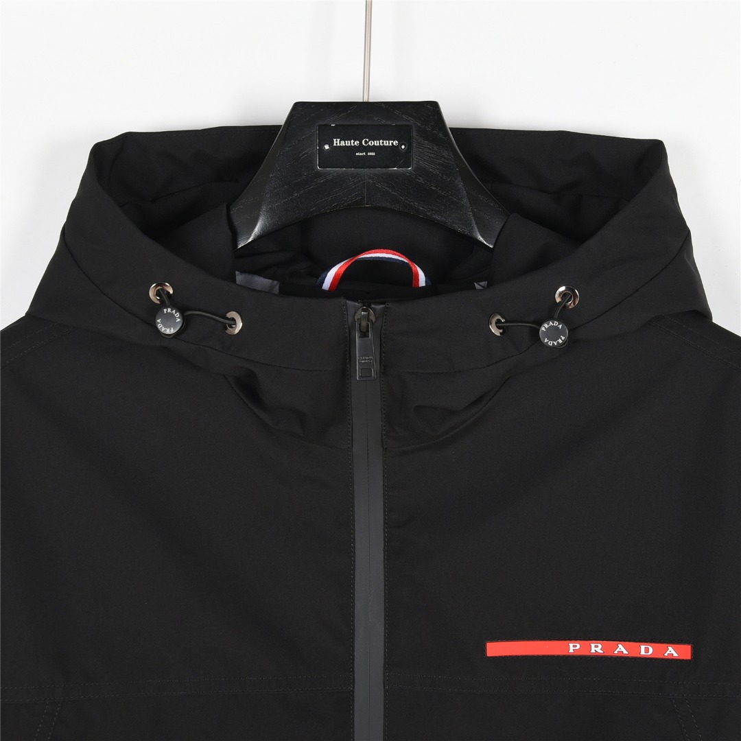 Prada/普拉达 25ss 压胶金属三角拉链连帽夹克外套 黑色
