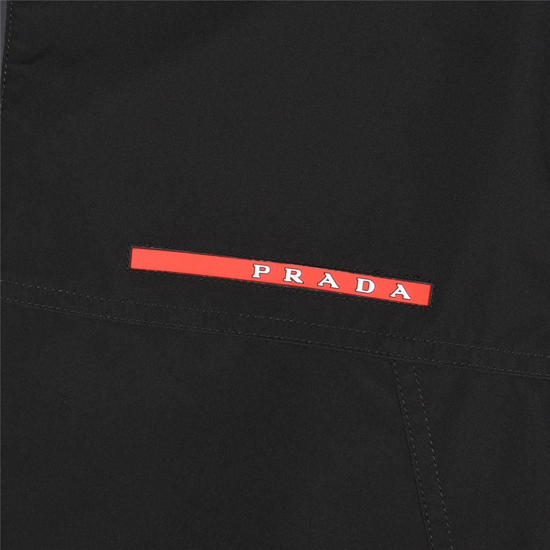 Prada/普拉达 25ss 压胶金属三角拉链连帽夹克外套 黑色