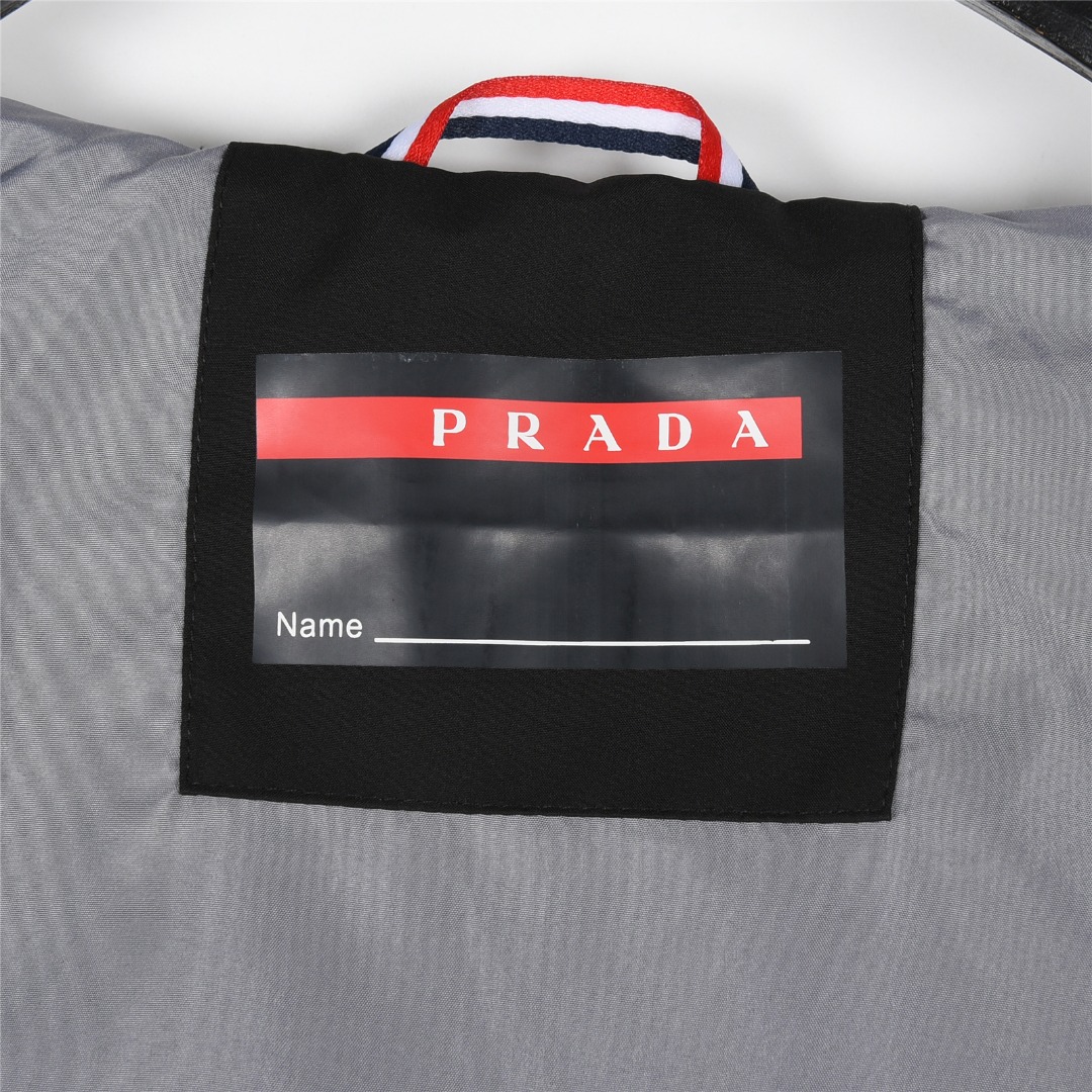 Prada/普拉达 25ss 压胶金属三角拉链连帽夹克外套 黑色