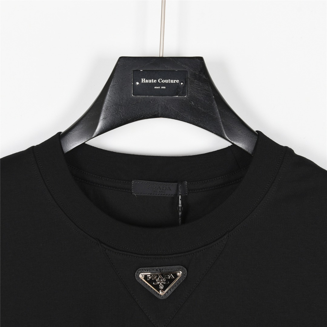 PRADA/普拉达 领口金属三角标镶嵌短袖T恤