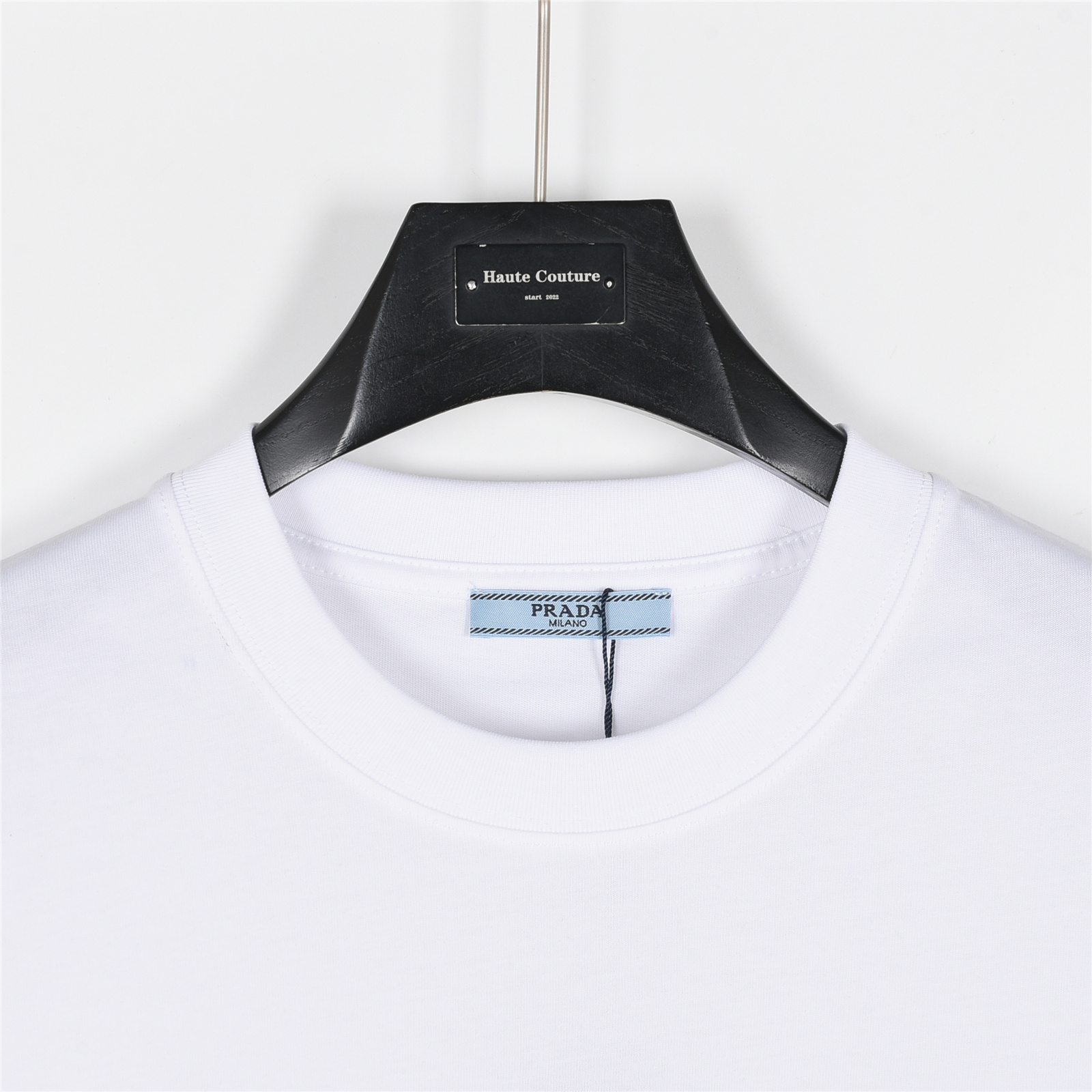 Prada/普拉达 经典尼龙口袋拉链三角标徽章短袖T恤-Chinese UA Cheap High Quatity Brand Clothes Bags handbags Sneakers wholesale wholesaler seller from China Factory suppliers Fashion Clothing Shoes best Quality Beautiful Price Prada/普拉达 经典尼龙口袋拉链三角标徽章短袖T恤