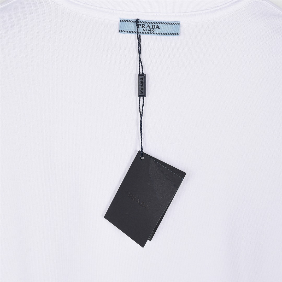 Prada/普拉达 经典尼龙口袋拉链三角标徽章短袖T恤-Chinese UA Cheap High Quatity Brand Clothes Bags handbags Sneakers wholesale wholesaler seller from China Factory suppliers Fashion Clothing Shoes best Quality Beautiful Price Prada/普拉达 经典尼龙口袋拉链三角标徽章短袖T恤