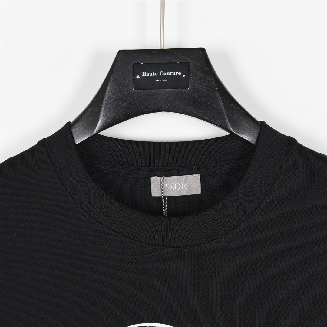 Dior/迪奥 25ss 灵感经典涂鸦字母印花短袖T恤白色 黑色-Chinese UA Cheap High Quatity Brand Clothes Bags handbags Sneakers wholesale wholesaler seller from China Factory suppliers Fashion Clothing Shoes best Quality Beautiful Price Dior/迪奥 25ss 灵感经典涂鸦字母印花短袖T恤白色 黑色