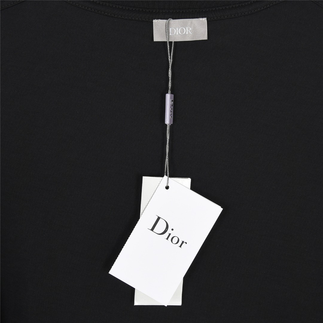 Dior/迪奥 25ss 灵感经典涂鸦字母印花短袖T恤白色 黑色-Chinese UA Cheap High Quatity Brand Clothes Bags handbags Sneakers wholesale wholesaler seller from China Factory suppliers Fashion Clothing Shoes best Quality Beautiful Price Dior/迪奥 25ss 灵感经典涂鸦字母印花短袖T恤白色 黑色