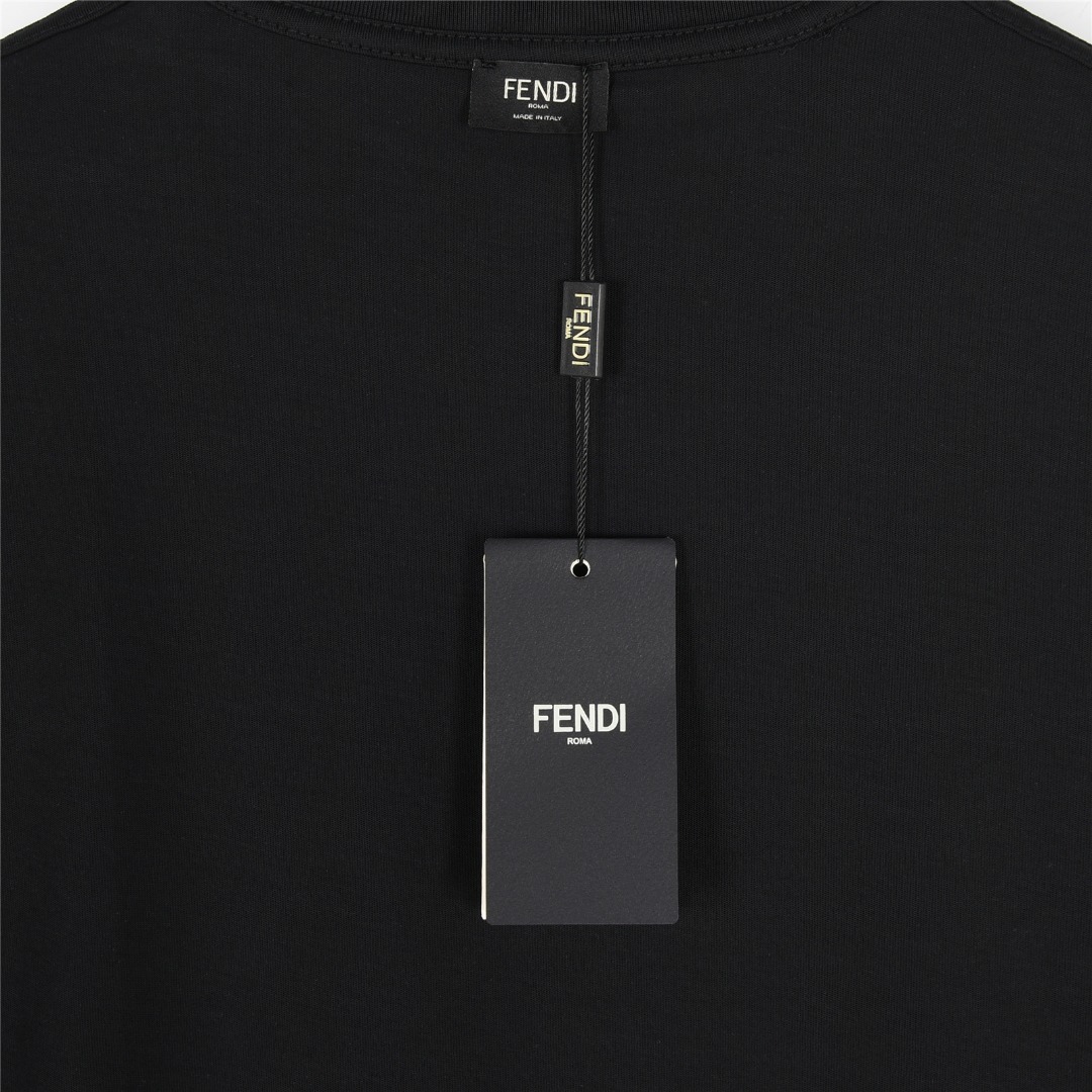Fendi/芬迪 25ss 胸前双F刺绣手臂硅胶眼睛短袖T恤