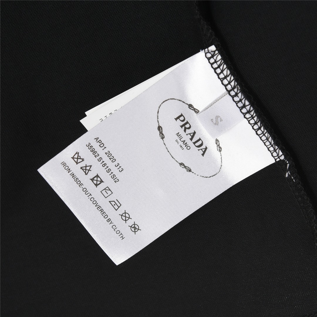 Prada/普拉达 25ss 领口金属三角徽标及字母印花短袖T恤