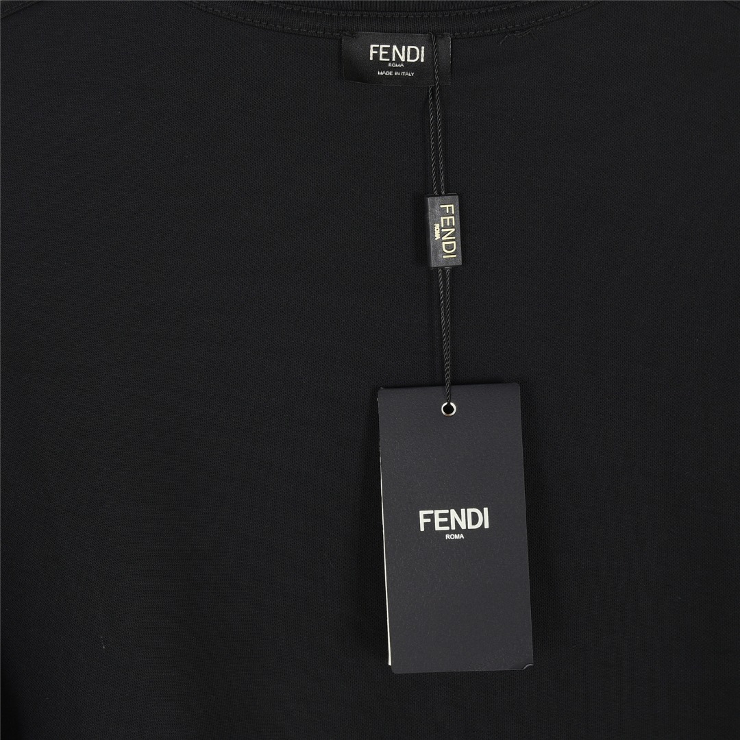 Fendi/芬迪 25ss 小怪兽眼睛老花贴布刺绣短袖T恤 黑色 白色-Chinese UA Cheap High Quatity Brand Clothes Bags handbags Sneakers wholesale wholesaler seller from China Factory suppliers Fashion Clothing Shoes best Quality Beautiful Price Fendi/芬迪 25ss 小怪兽眼睛老花贴布刺绣短袖T恤 黑色 白色