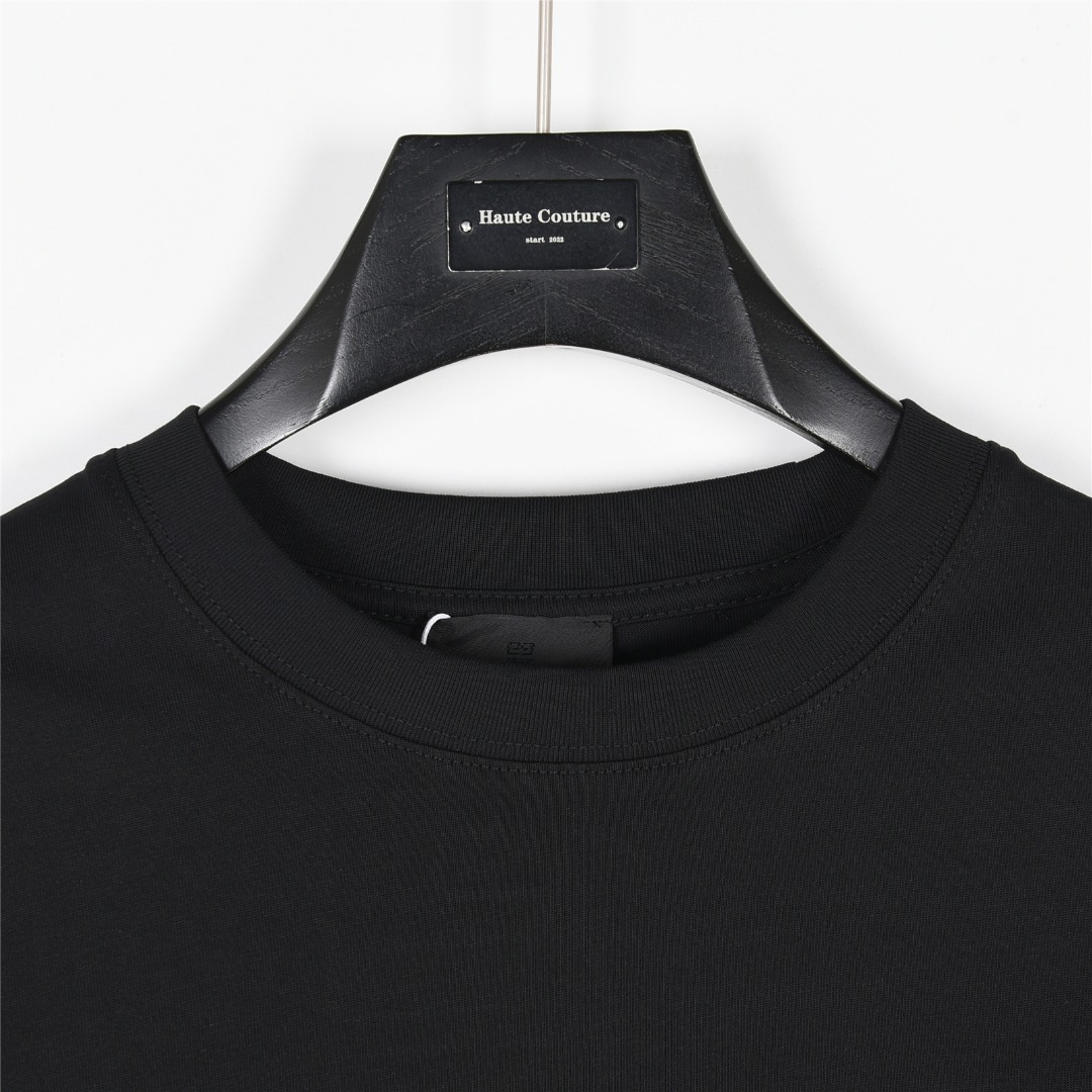 Givenchy/纪梵希 25ss 前后四宫格字母立体凹凸印花短袖T恤
