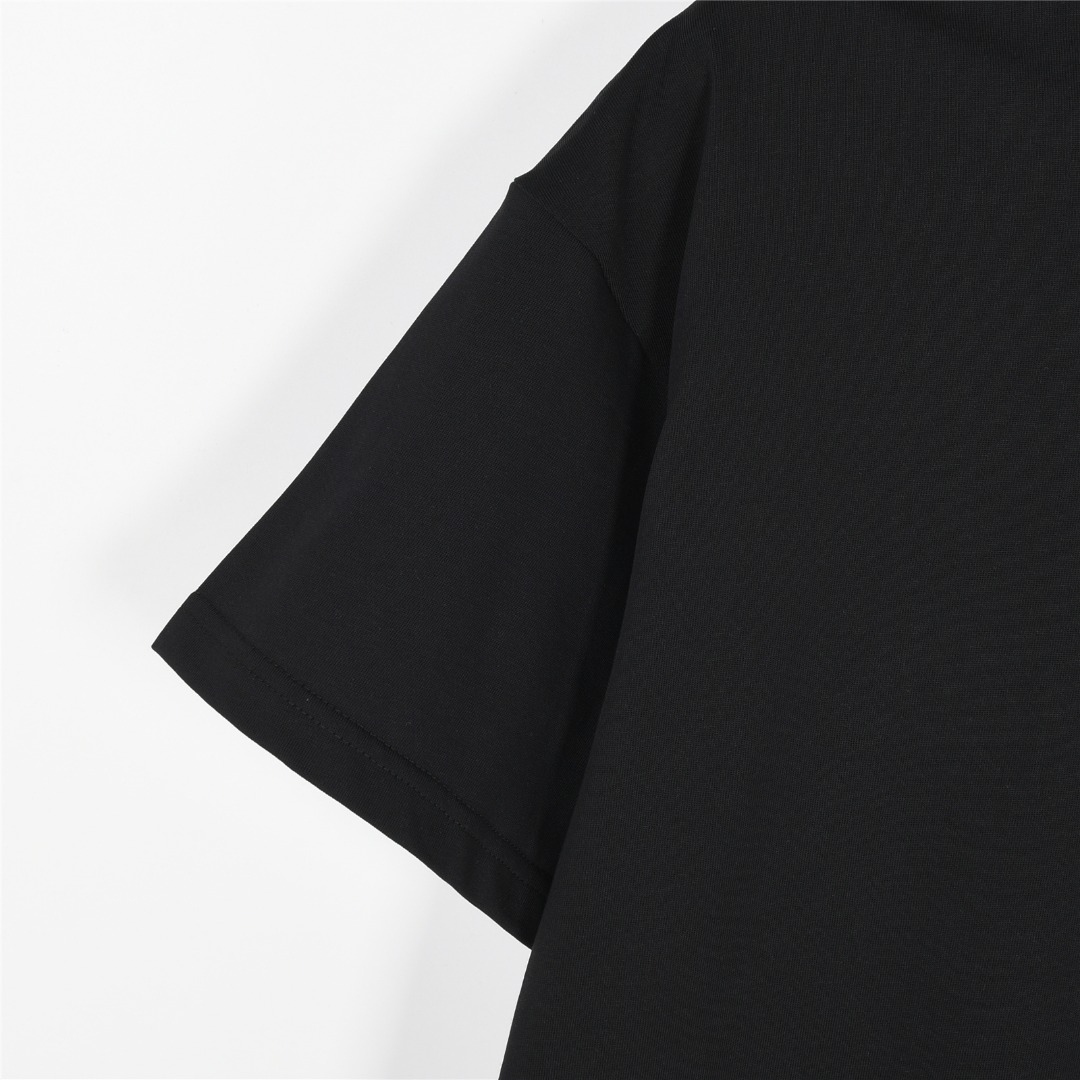 Givenchy/纪梵希 25ss 前后四宫格字母立体凹凸印花短袖T恤