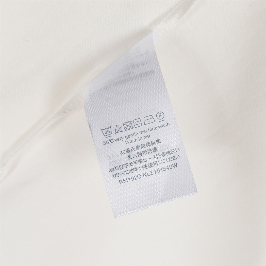 Louis Vuitton/路易威登 25ss 后背字母logo发泡印花短袖T恤 Louis Vuitton/路易威登 25ss 后背字母logo发泡印花短袖T恤