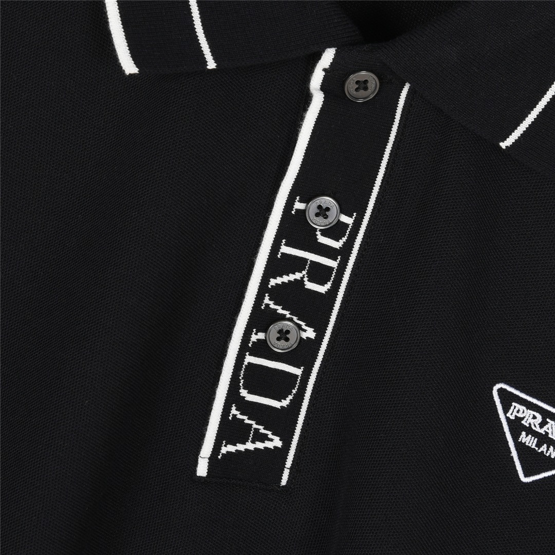 Prada /普拉达 25ss 门襟螺纹字母三角标刺绣短袖Polo衫
