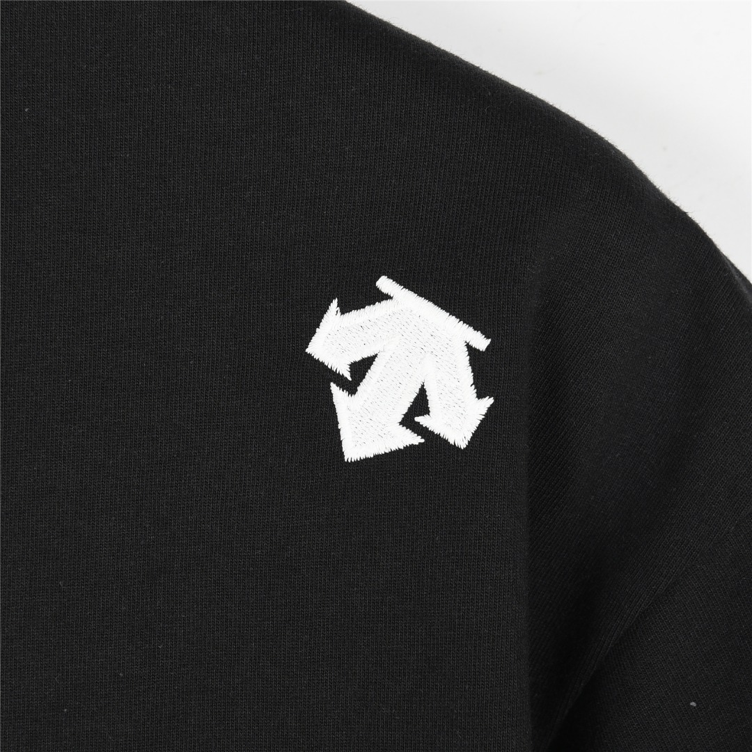 DESCENTE/迪桑特 25ss 肩膀logo刺绣短袖T恤