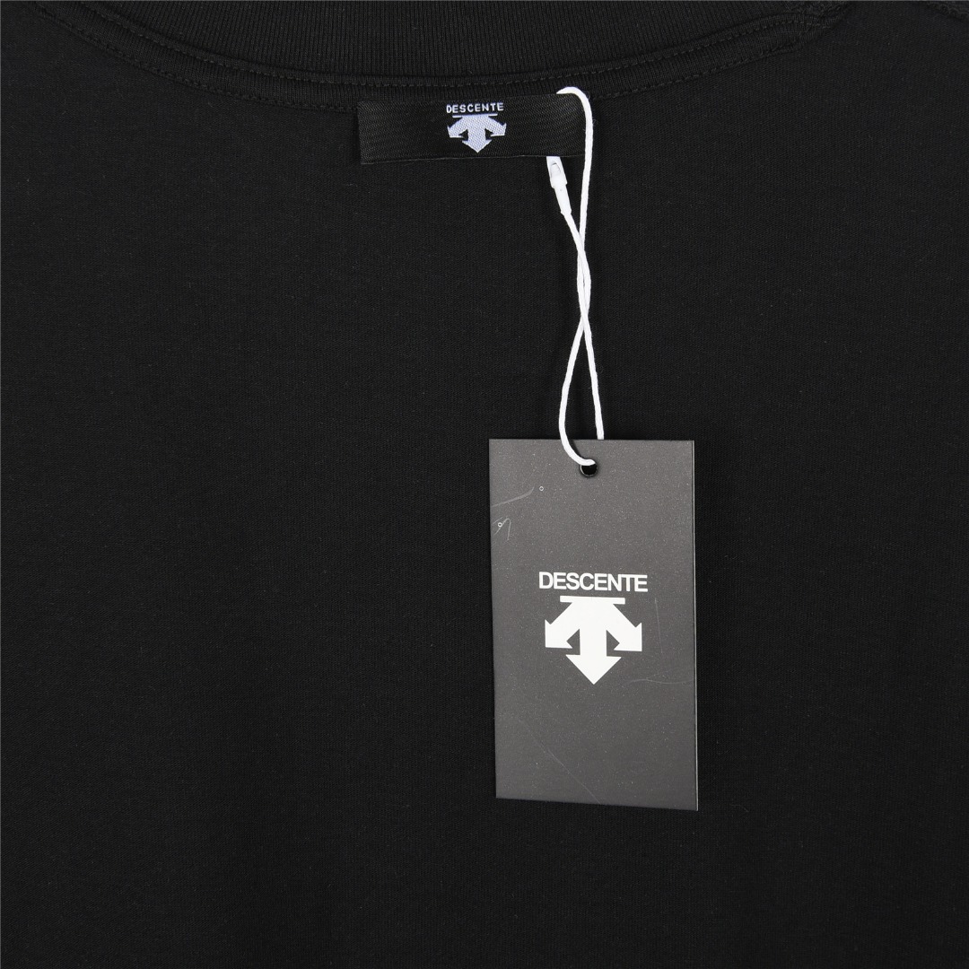 DESCENTE/迪桑特 25ss 肩膀logo刺绣短袖T恤