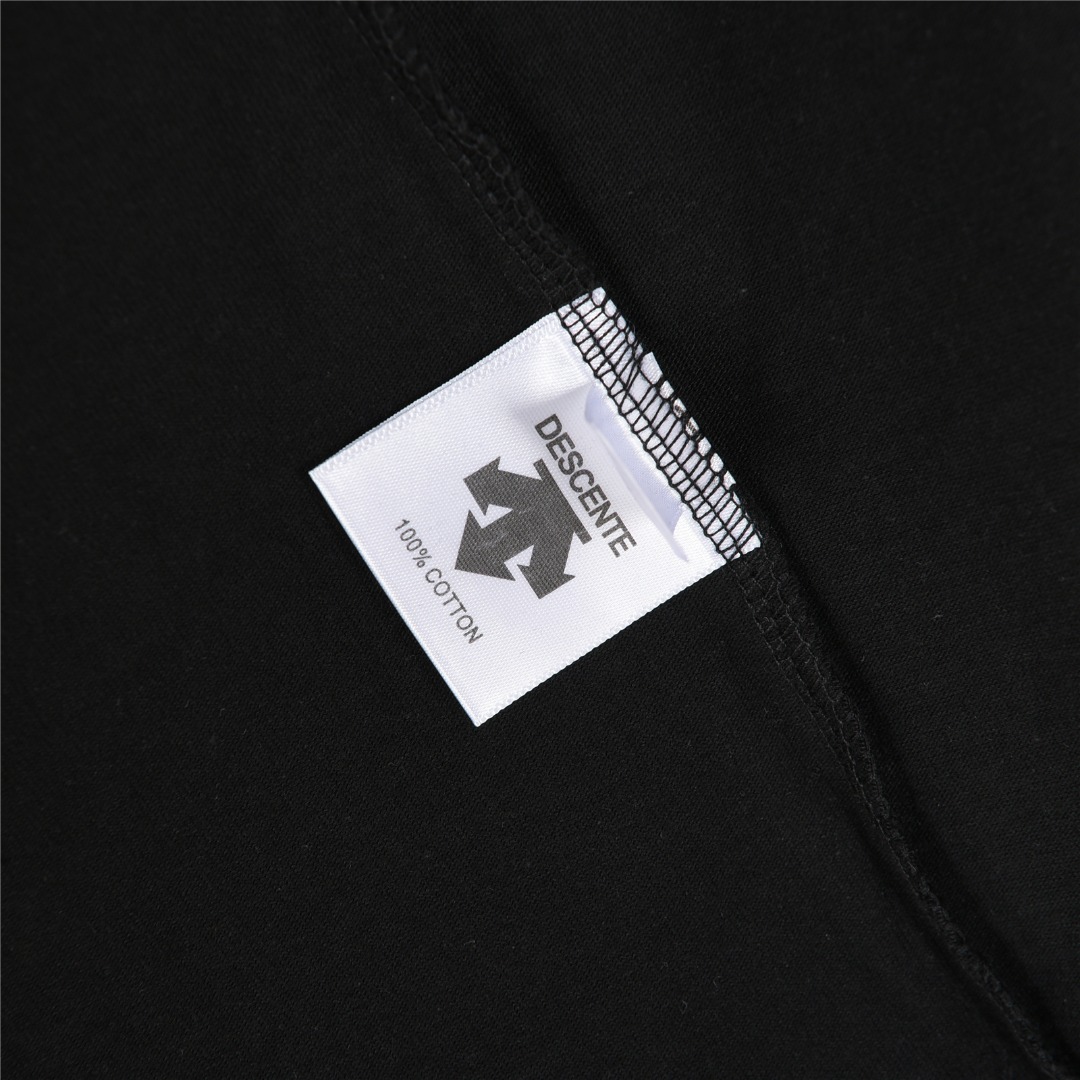 DESCENTE/迪桑特 25ss 肩膀logo刺绣短袖T恤