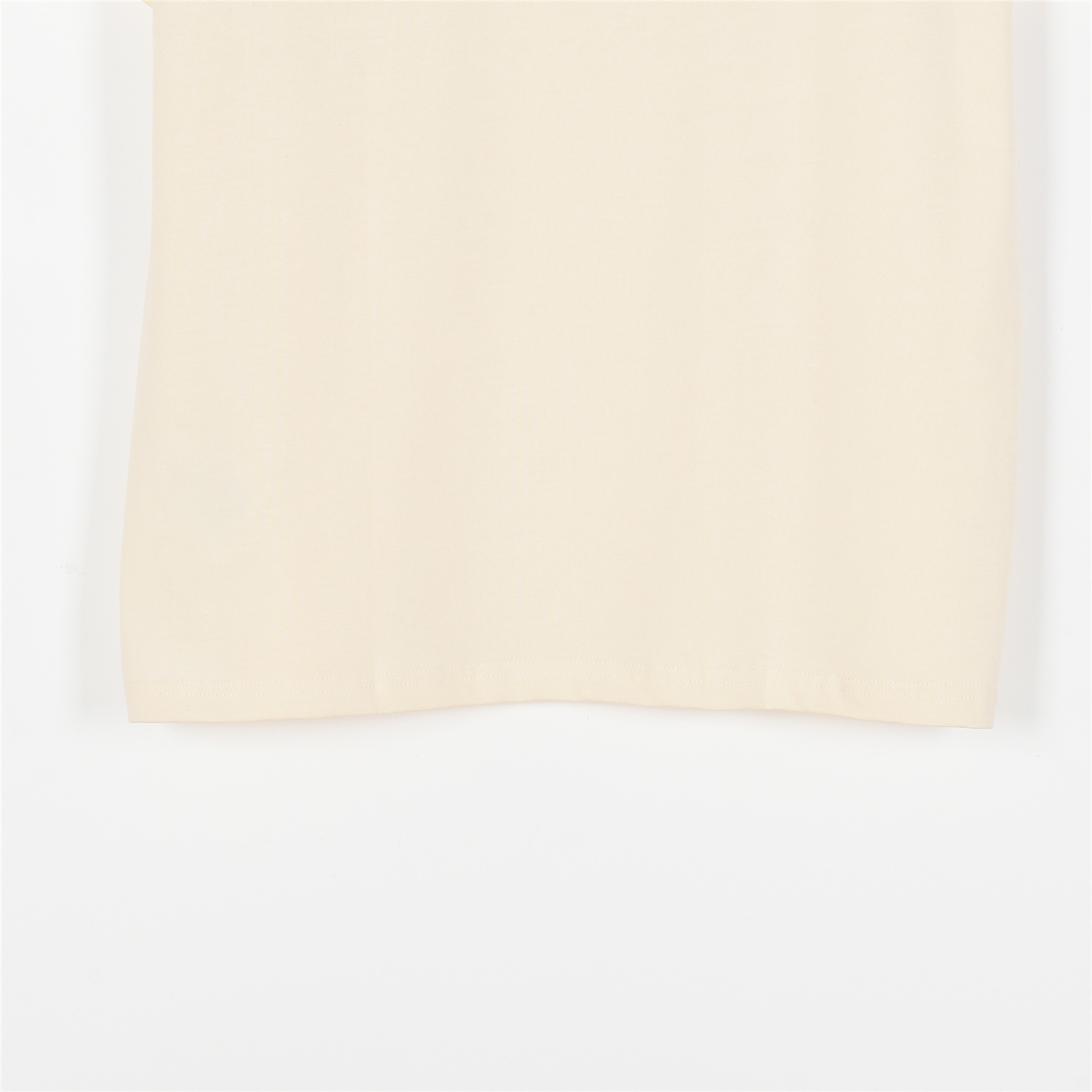 Moncler/蒙口 25ss 字母logo徽标刺绣短袖T恤 杏色 黑色-莆田鞋,莆田鞋货源,高仿鞋,高仿鞋货源,安福档口,莆田高仿鞋,莆田鞋批发,高仿鞋批发,莆田高仿运动鞋,高仿运动鞋,莆田运动鞋 Moncler/蒙口 25ss 字母logo徽标刺绣短袖T恤 杏色 黑色