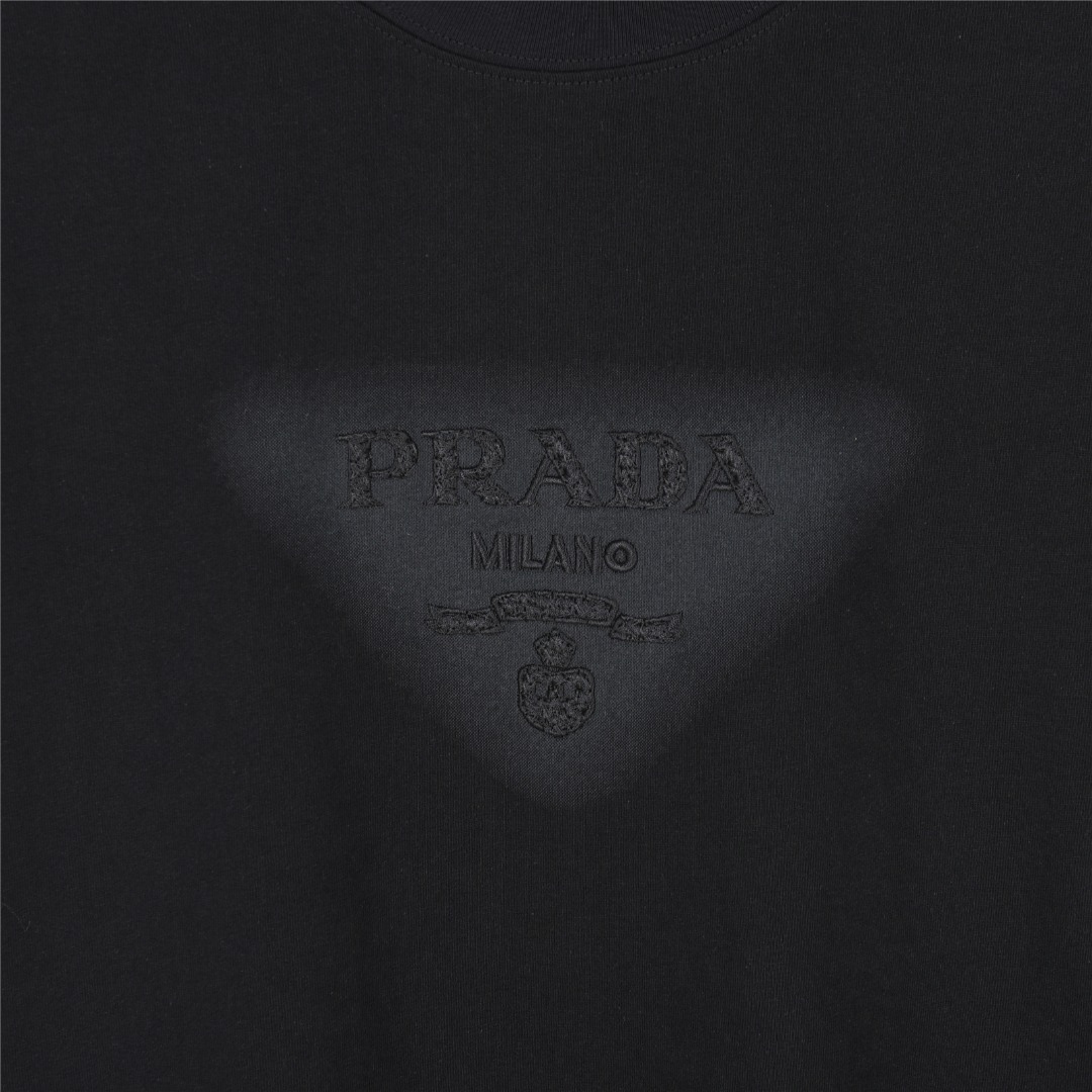 PRADA/普拉达 25ss 三角标刺绣及喷墨短袖T恤 黑色 白色
